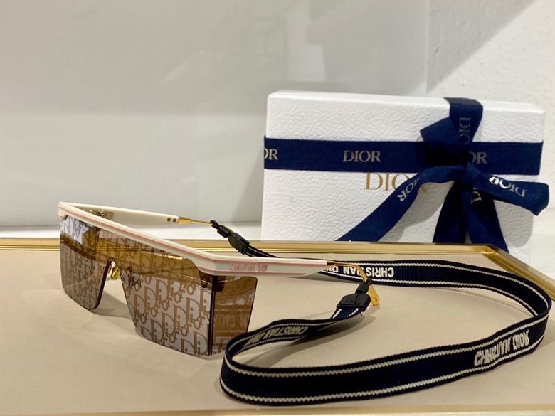 Dior Club M1U