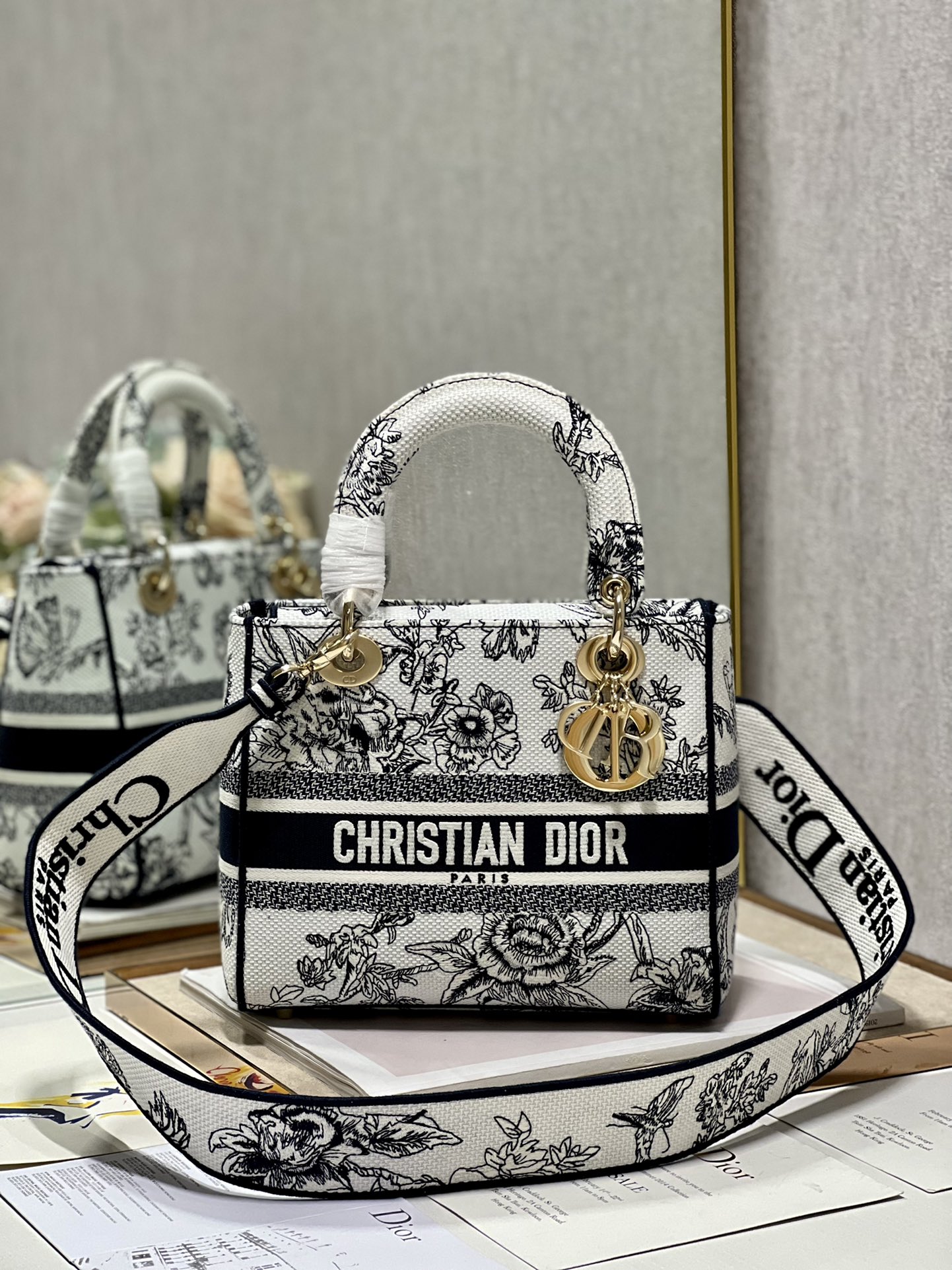 Dior Medium Lady D-Lite Bag White For Women 9.5in/24cm