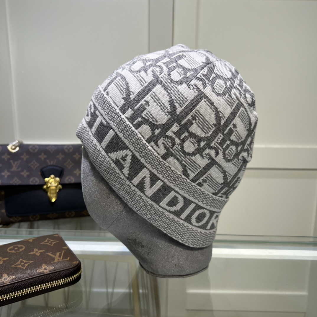 Dior Pompom Beanie In Grey