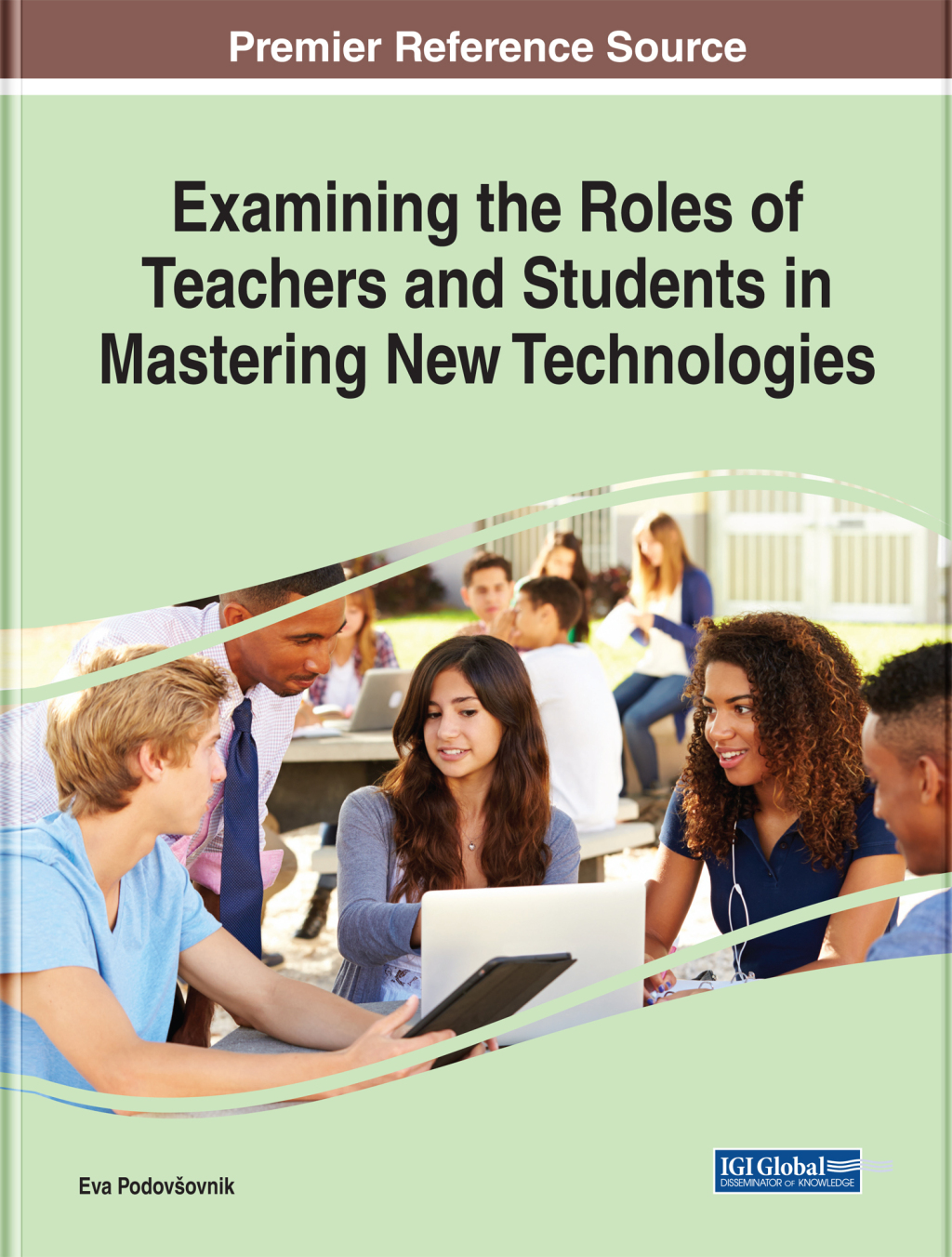 Examining the Roles of Teachers and Students in Mastering New Technologies 