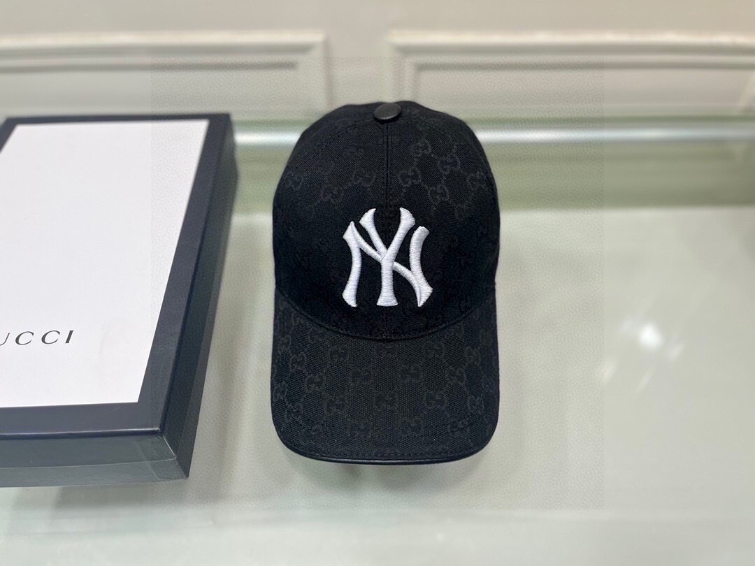 Gucci Baseball Cap In Black