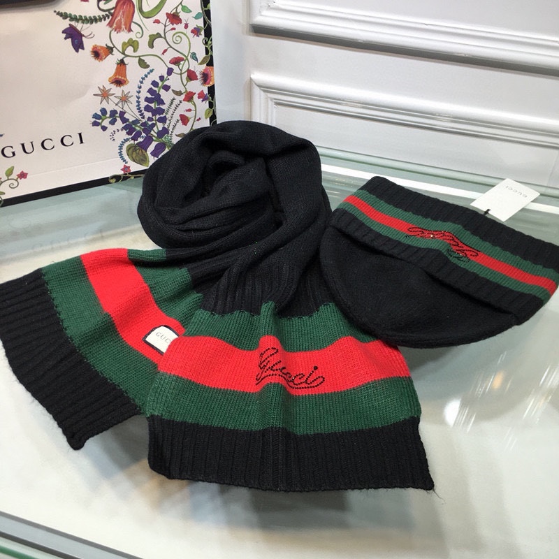 Gucci Beanie & Scarf Set In Black