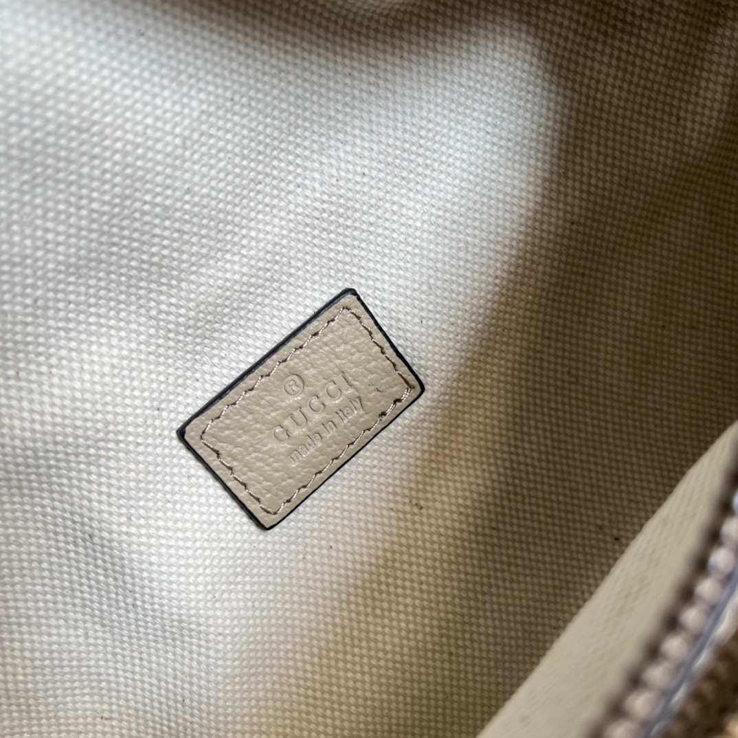Gucci Belt Bag With Interlocking G Beige And White GG Sumpreme Canvas For Women  9in/23cm GG 682933 UULCT 9682