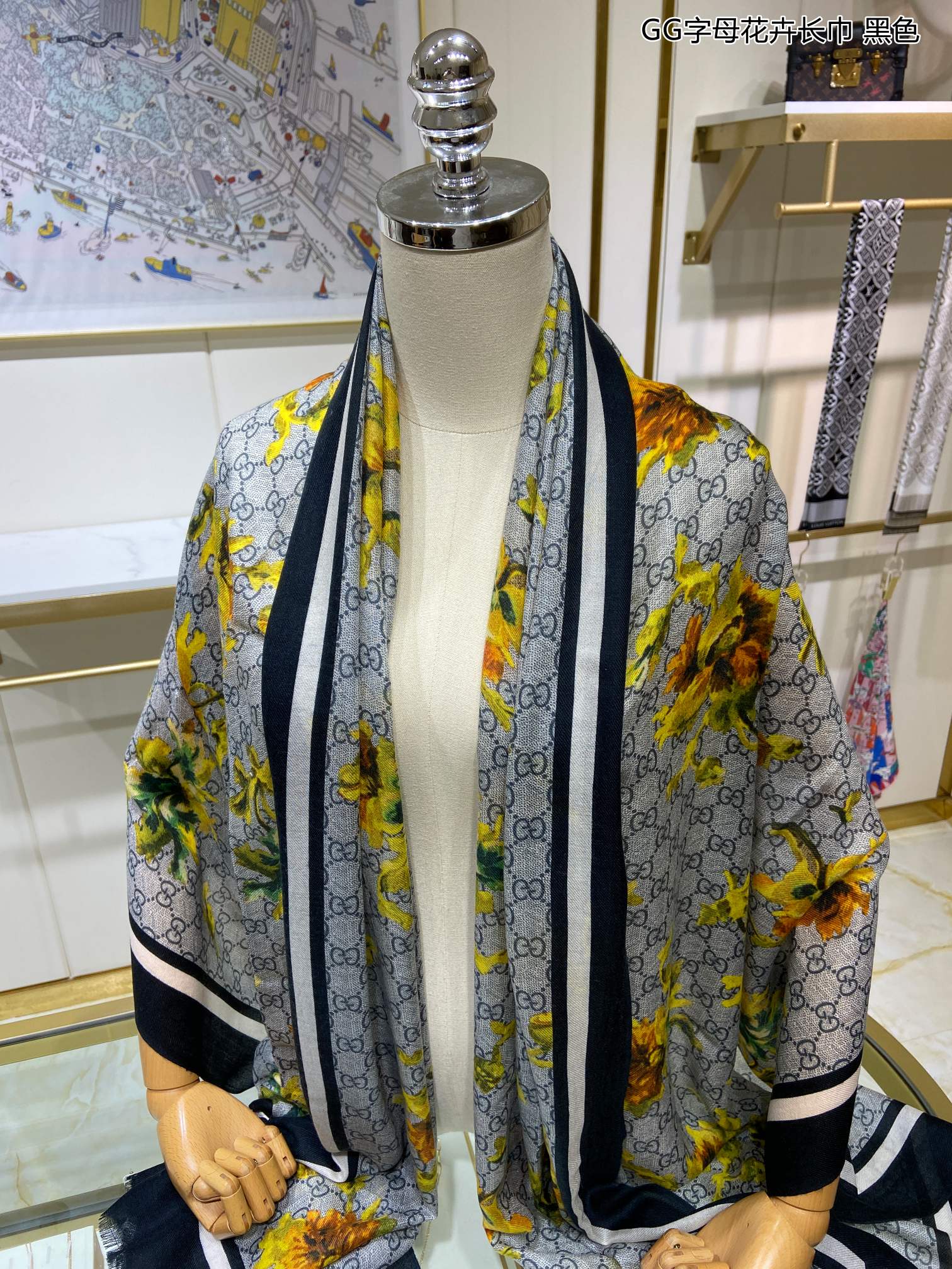 Gucci Cashmere Flower Printed Patterns Multicolor in Black Scarf 150cm/71in