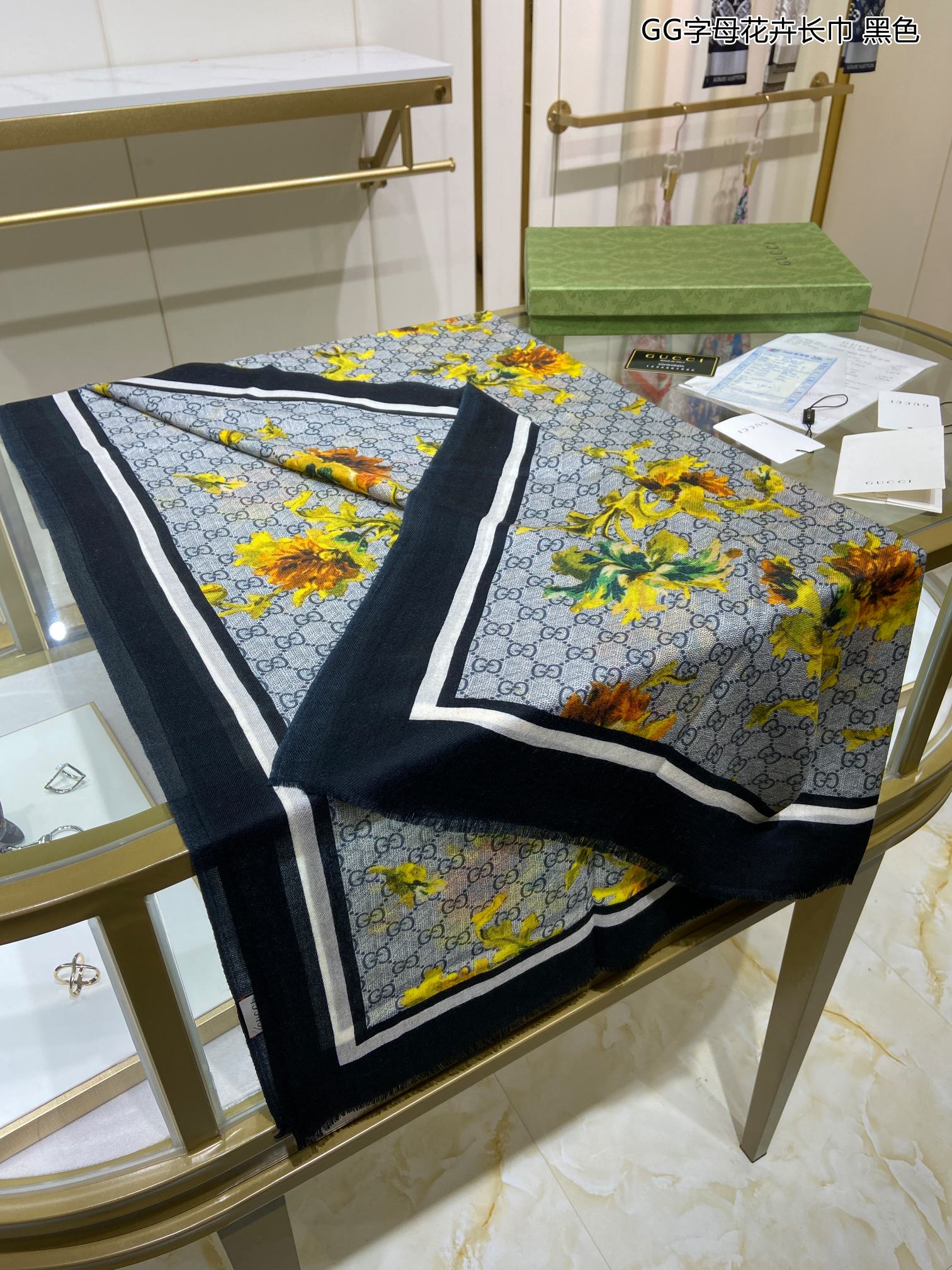 Gucci Cashmere Flower Printed Patterns Multicolor in Black Scarf 150cm/71in