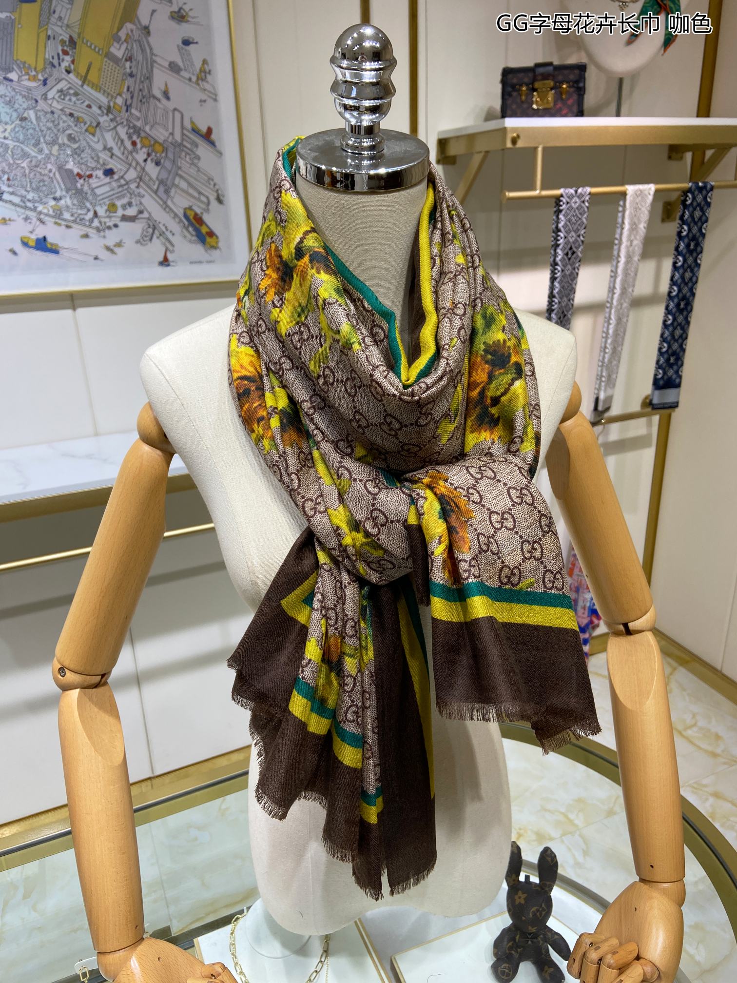 Gucci Cashmere Flower Printed Patterns Multicolor in Brown Scarf 150cm/71in