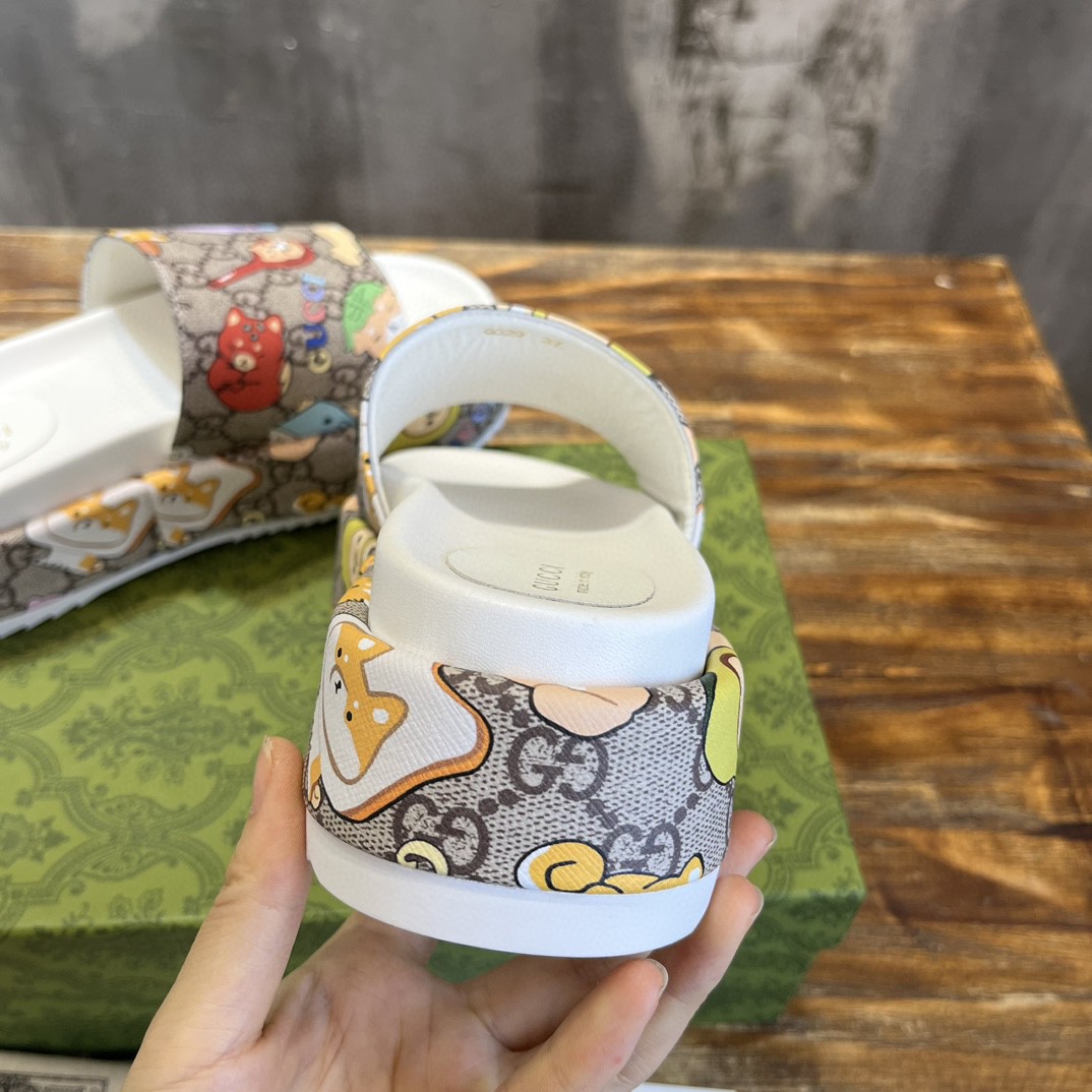 Gucci Gg Animal Print Platform Slide Sandal Grey And White For Women