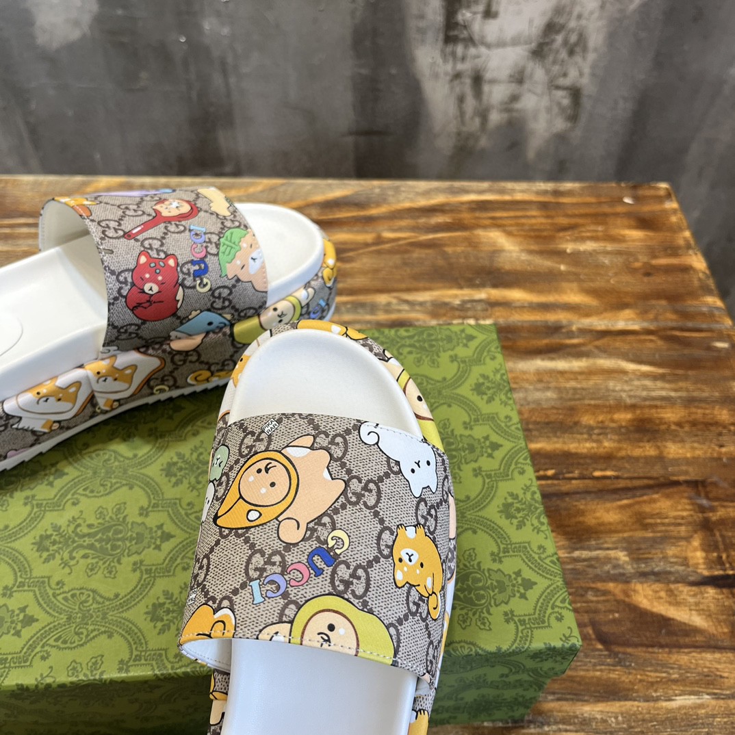 Gucci Gg Animal Print Platform Slide Sandal Grey And White For Women