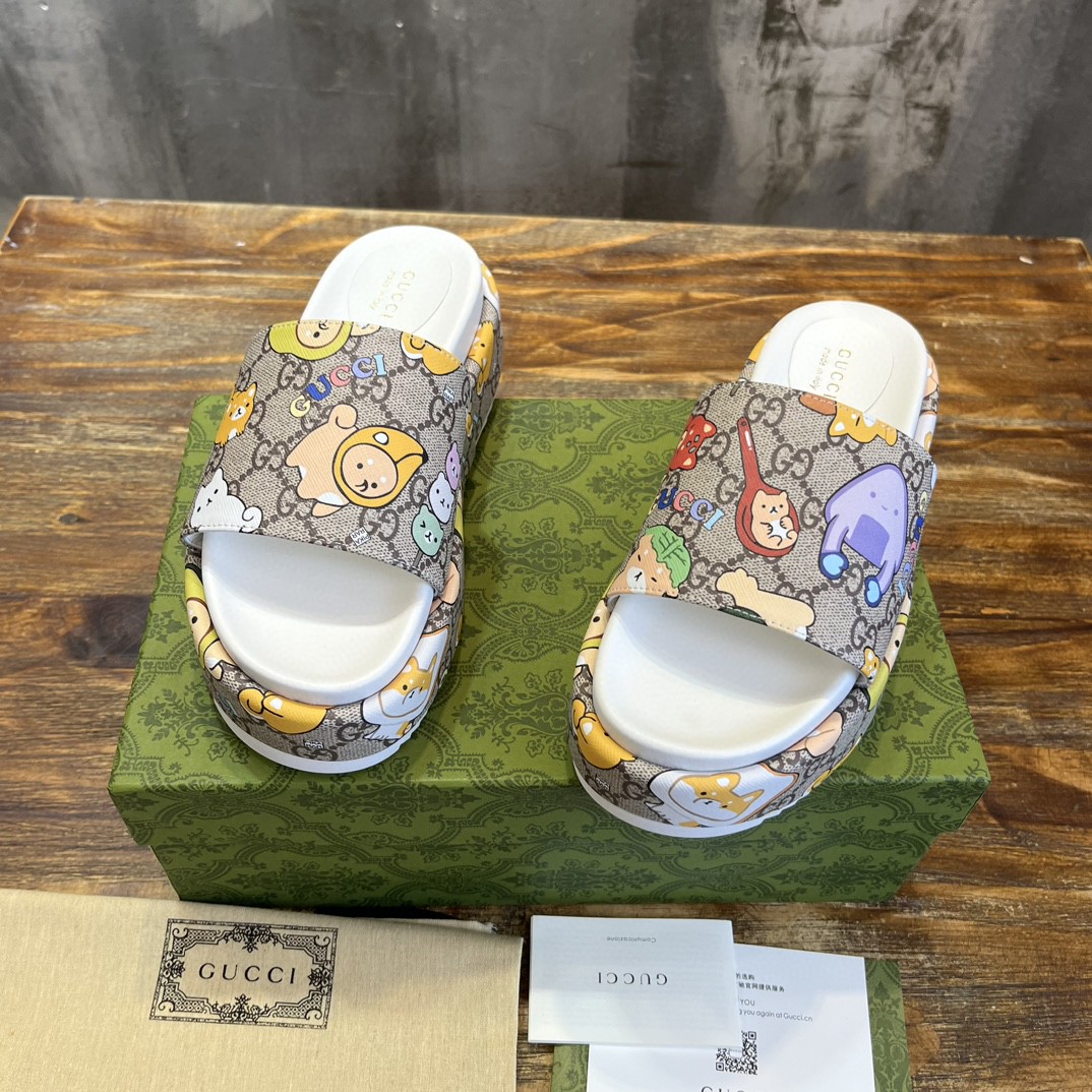 Gucci Gg Animal Print Platform Slide Sandal Grey And White For Women
