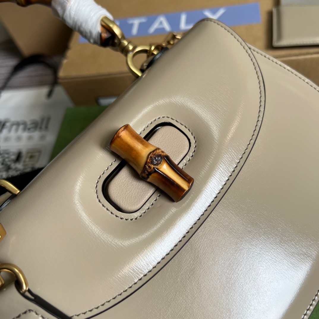 Gucci GG Bamboo 1947 Jumbo GG Small Bag White/ Brown/ Red For Women 8.3 in/ 21 cm