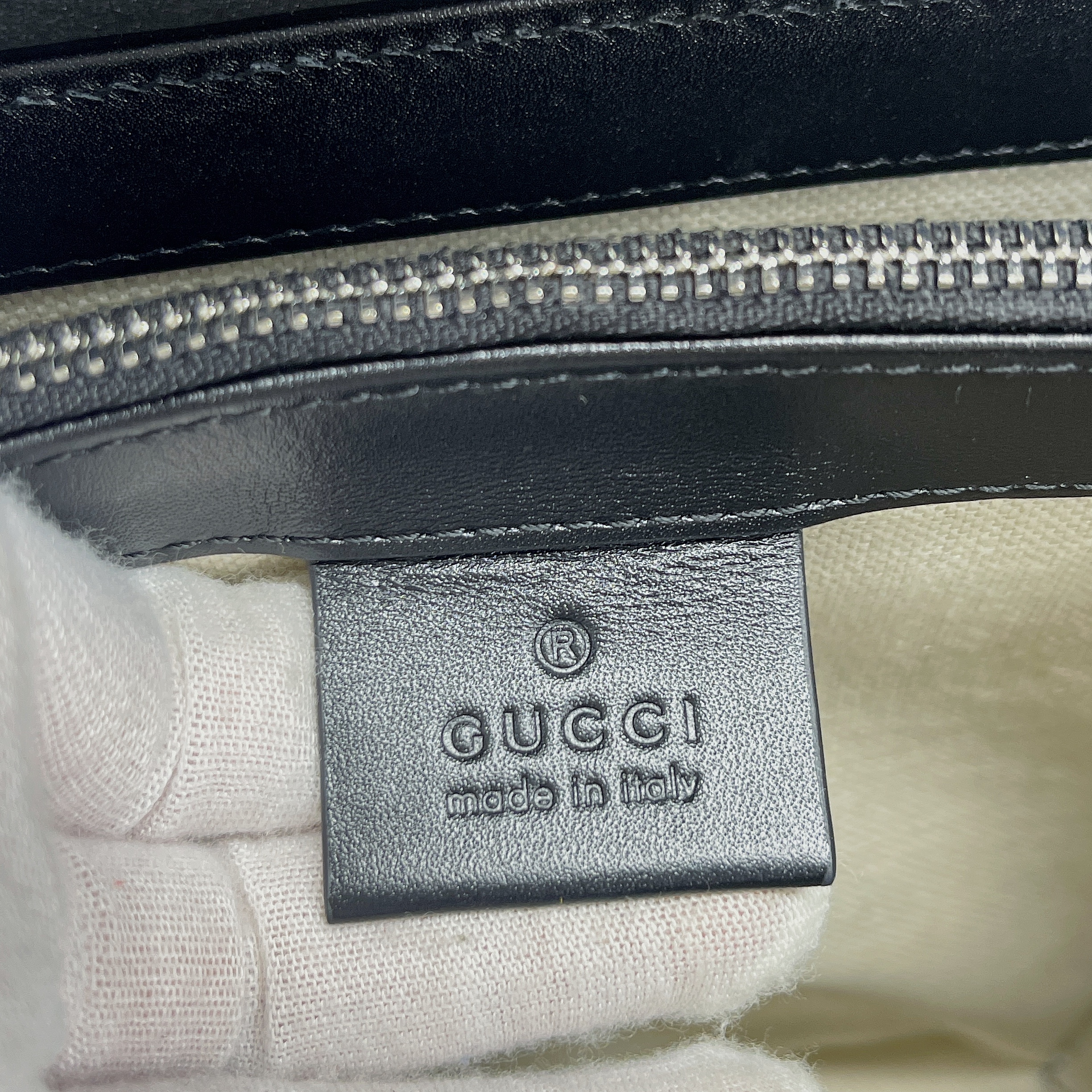 Gucci GG Embossed Messenger Bag Black GG Embossed For Men 8.1in/20.5cm GG 625782 1W3AN 1000465