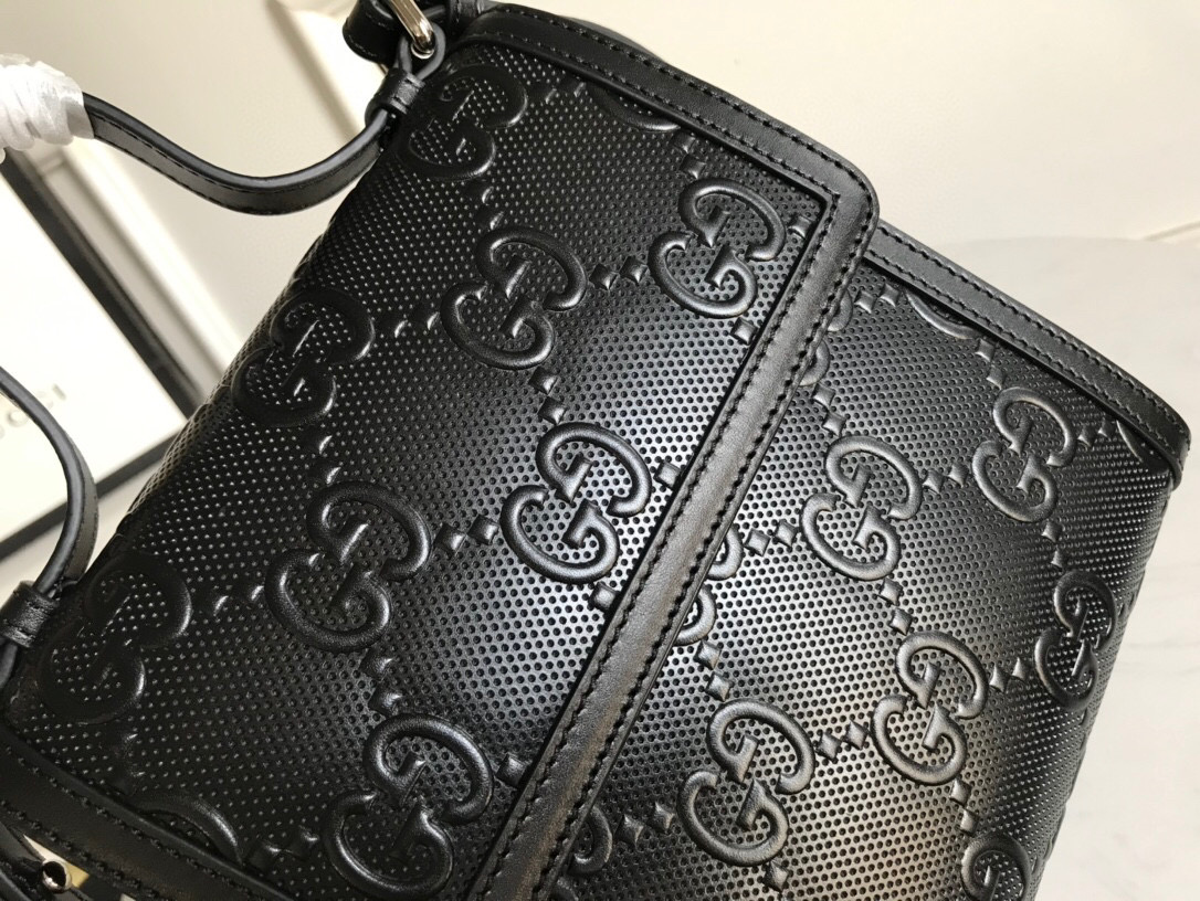 Gucci GG Embossed Messenger Bag Black GG Embossed For Men 8.1in/20.5cm GG 625782 1W3AN 1000465