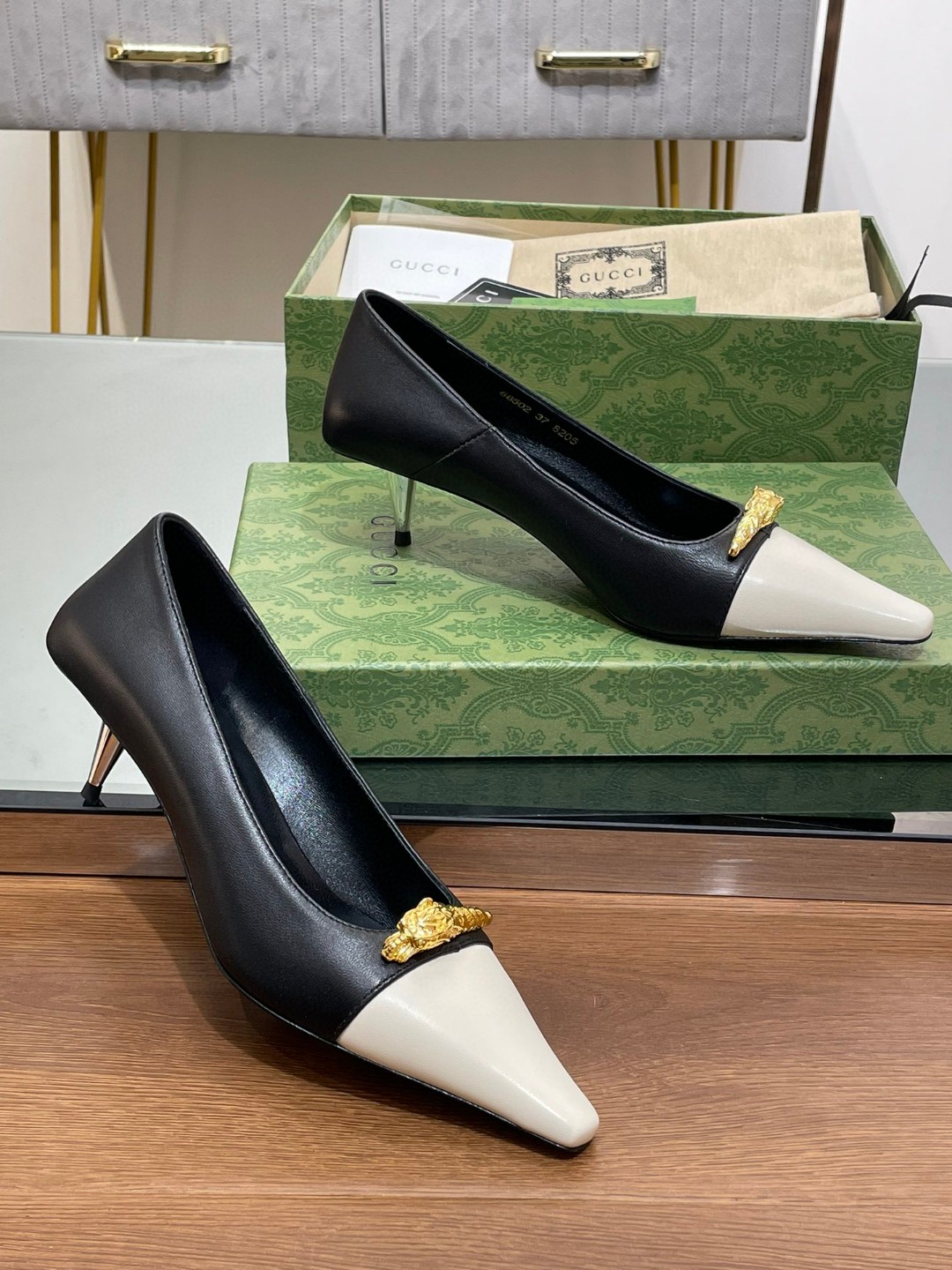 Gucci Gg Two-Tone Mid-Heel Pump White And Black For Women