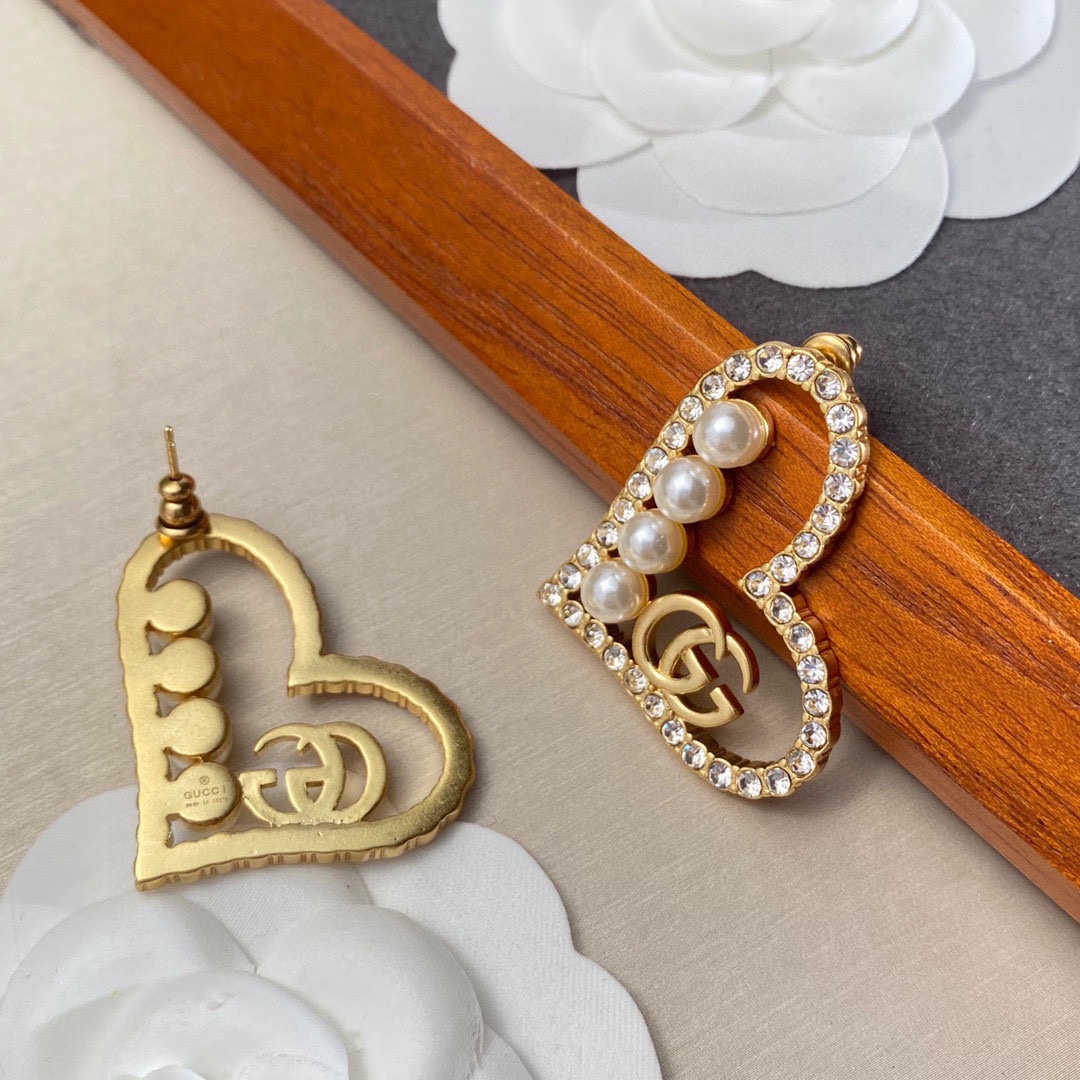 Gucci Heart Peach Hollow Stud Earrings Gold For Women