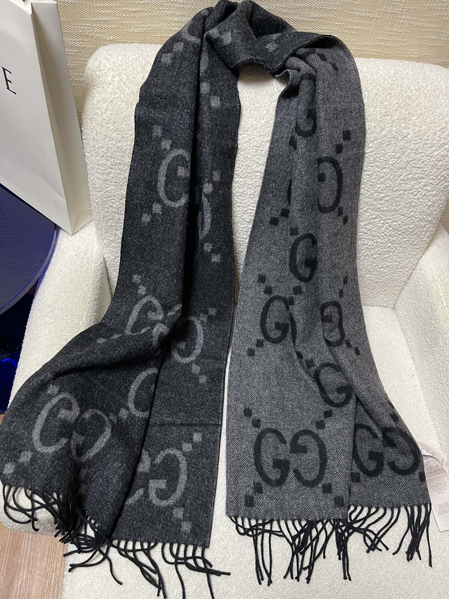 Gucci Jacquard Pattern Knitted Grey Scarf 180cm/71in 133483 3G200 1160