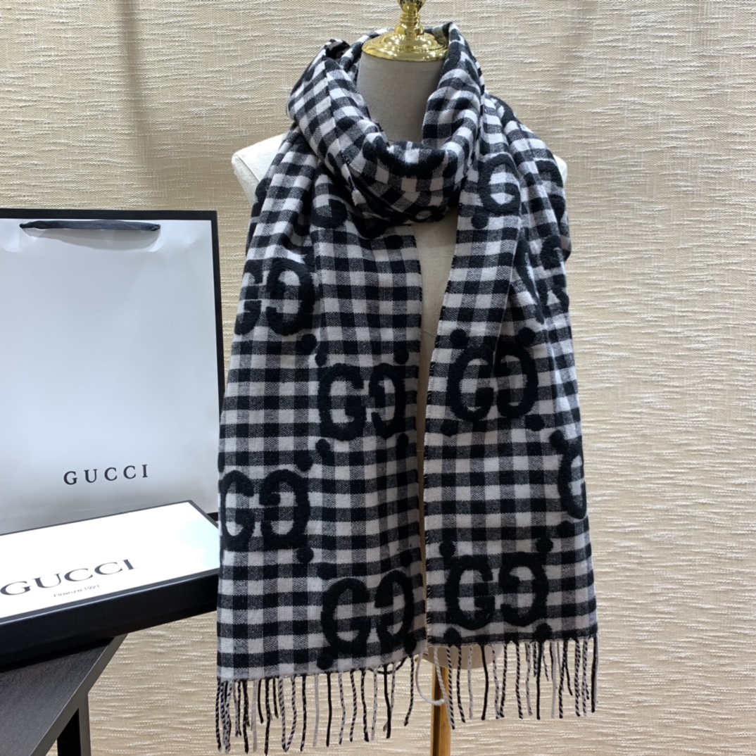 Gucci Jacquard Wool Scarf Dark Blue and Ivory Scarf 220cm/86.7in 644365 4G718 4178