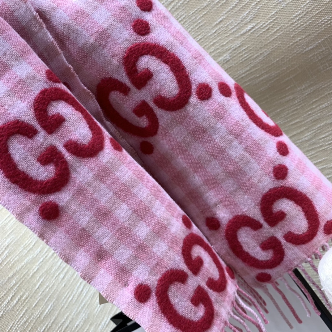 Gucci Jacquard Wool Scarf Pink and Ivory Scarf 220cm/86.7in 644365 3GA69 5878