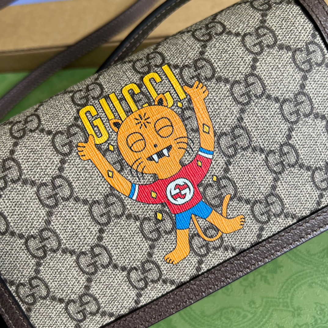 Gucci Mini Kitten Printed Monogrammed Coated-Canvas Messenger Bag Beige And Ebony GG Supreme Canvas, An Eco-Friendly Material For Women  7.1in/18cm GG