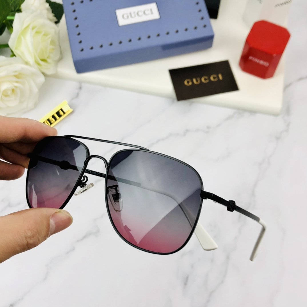 Gucci Oversize Oval-Frame Sunglasses