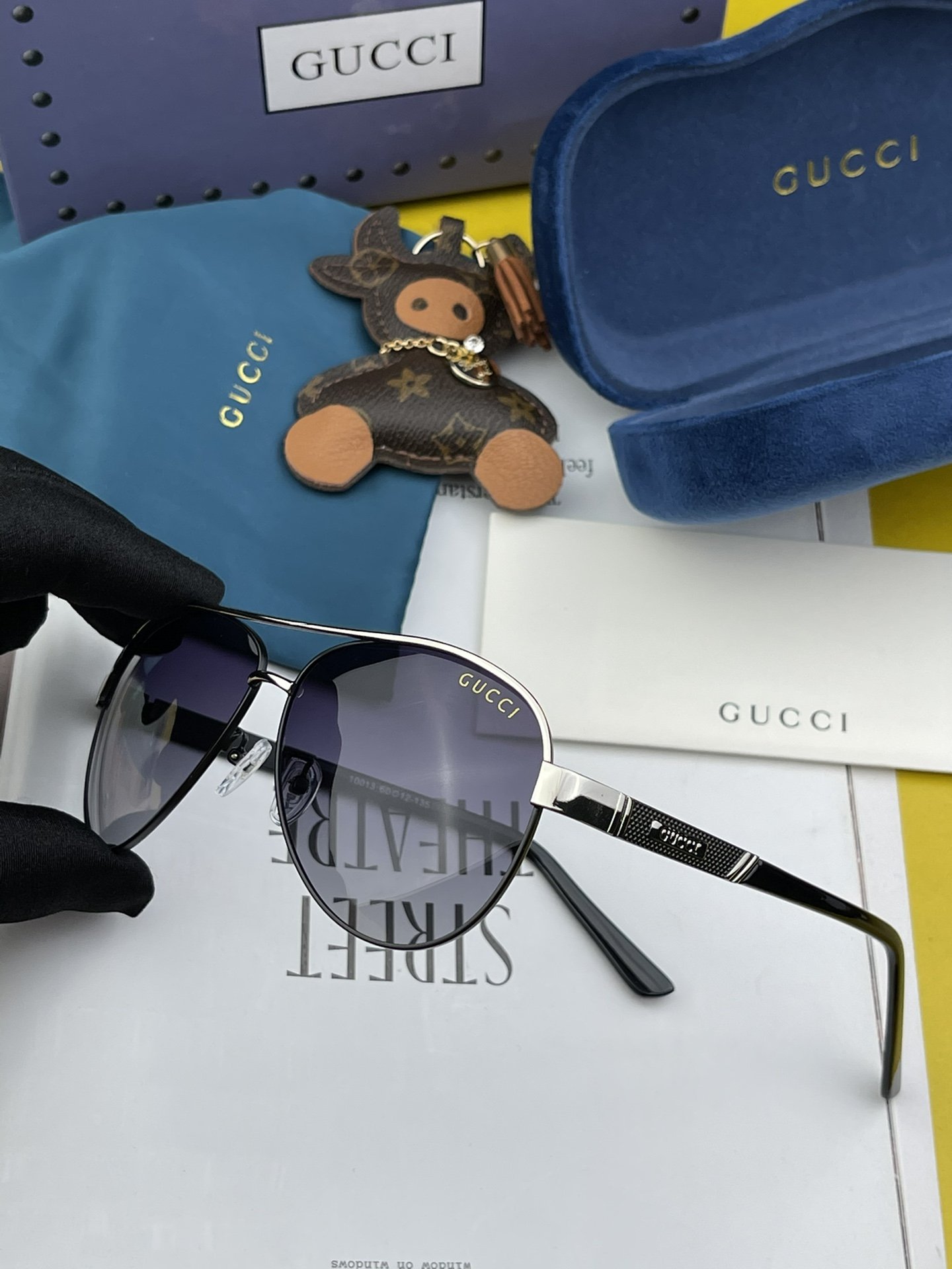 Gucci Oversize Oval-Frame Sunglasses