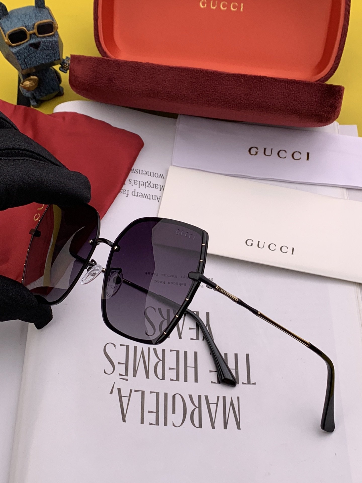 Gucci Oversize Oval-Frame Sunglasses