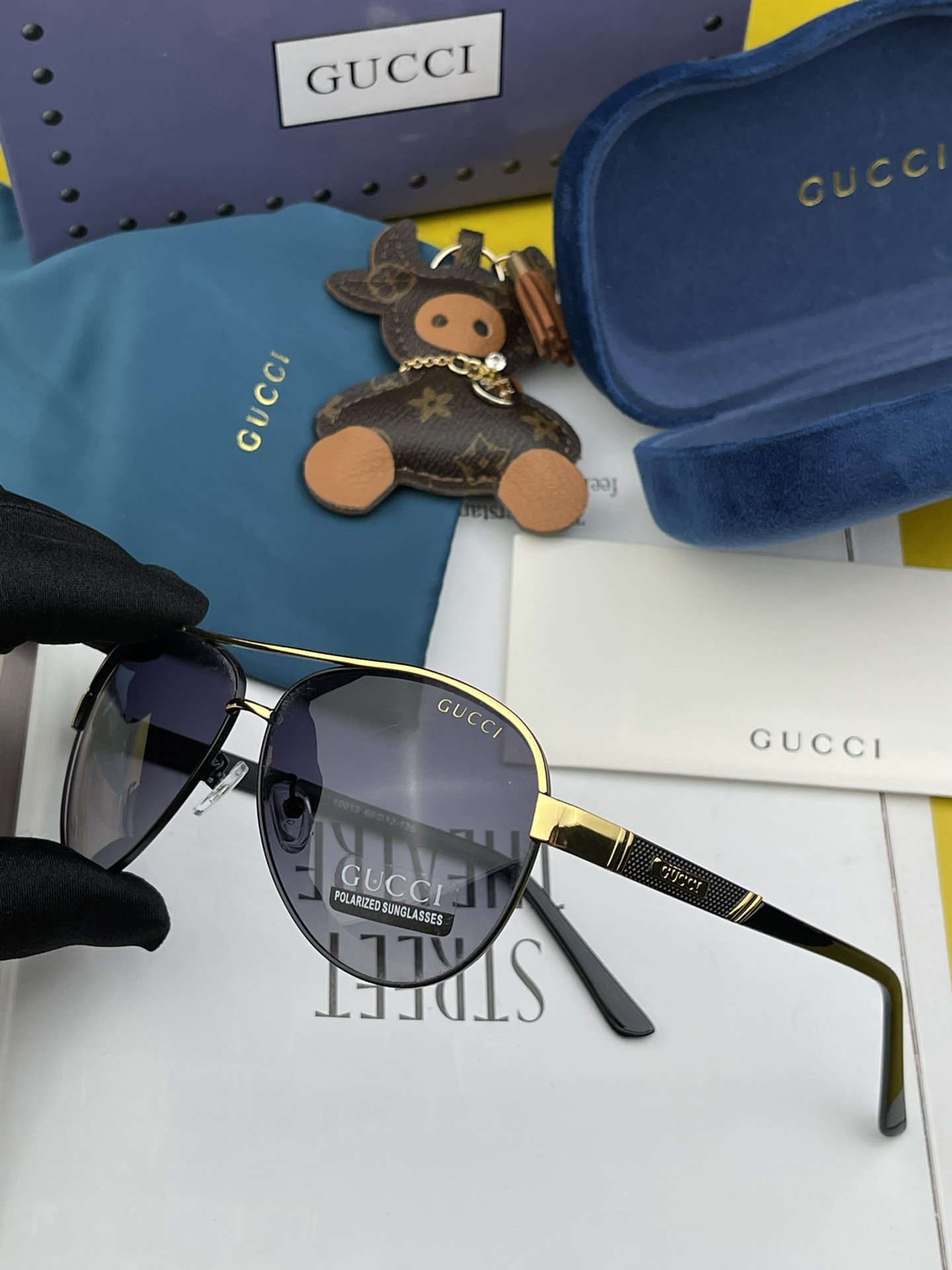 Gucci Oversize Oval-Frame Sunglasses