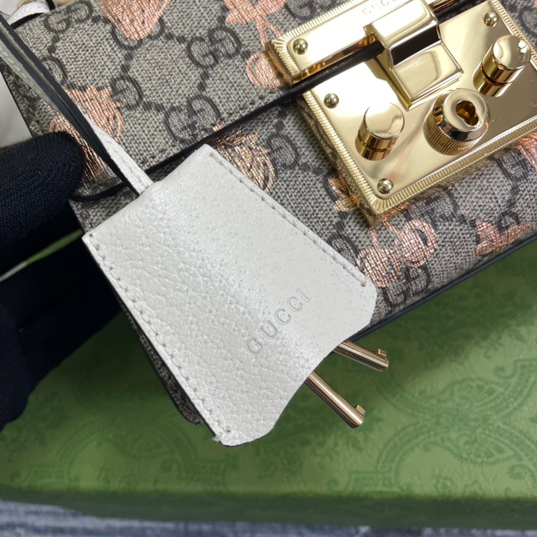 Gucci Padlock Small Gucci Strawberry Shoulder Bag Beige For Women, Women’s Bags 7.9in/20cm GG