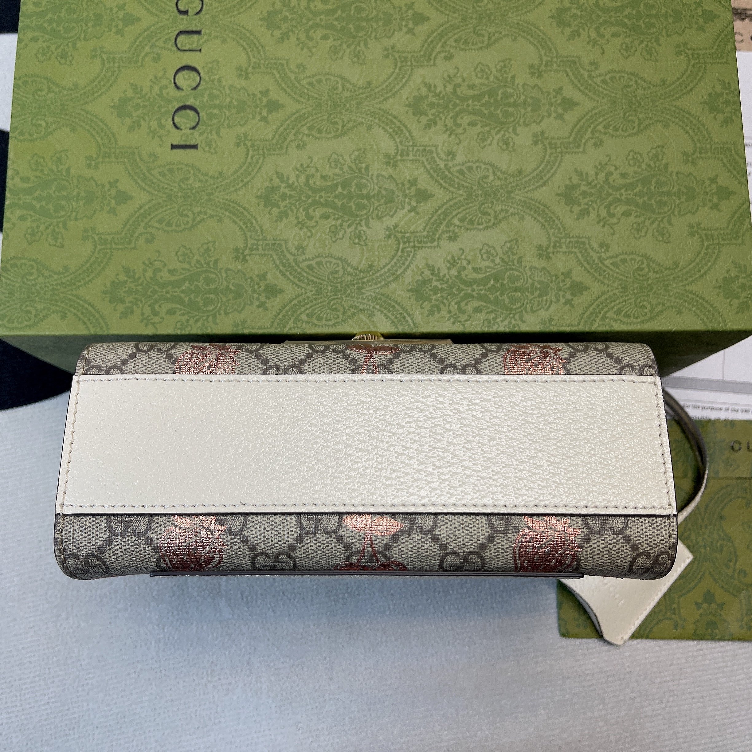 Gucci Padlock Small Gucci Strawberry Shoulder Bag Beige For Women, Women’s Bags 7.9in/20cm GG