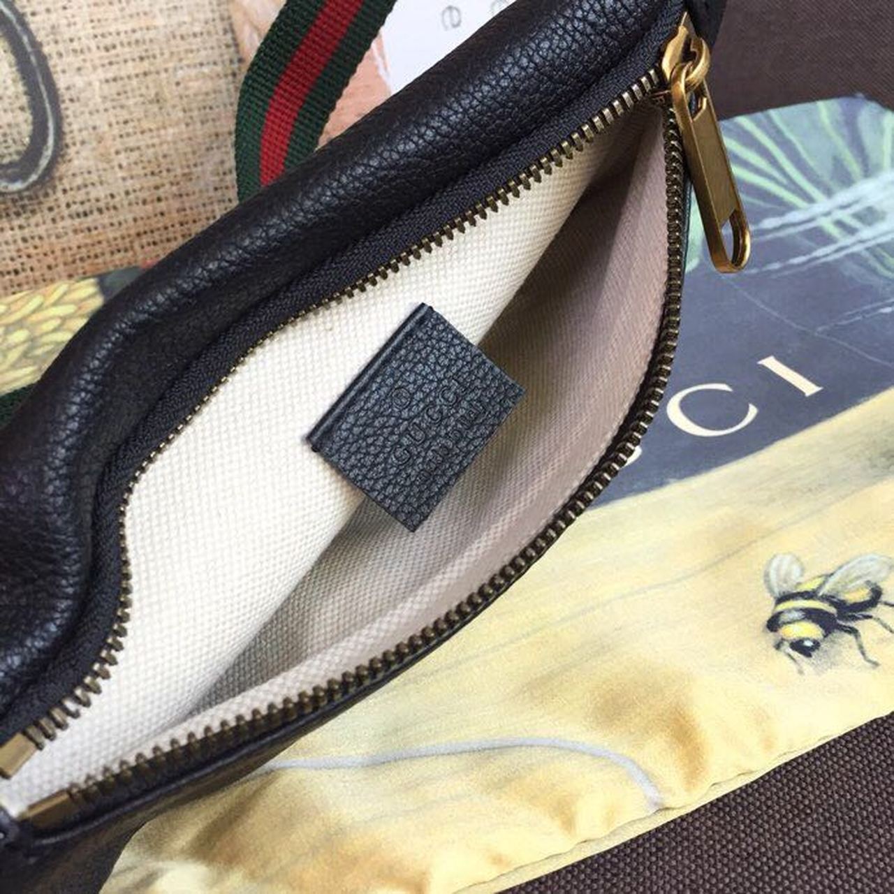 Gucci Print Waist Belt Bag Black For Women And Men 11in/27cm GG 527792