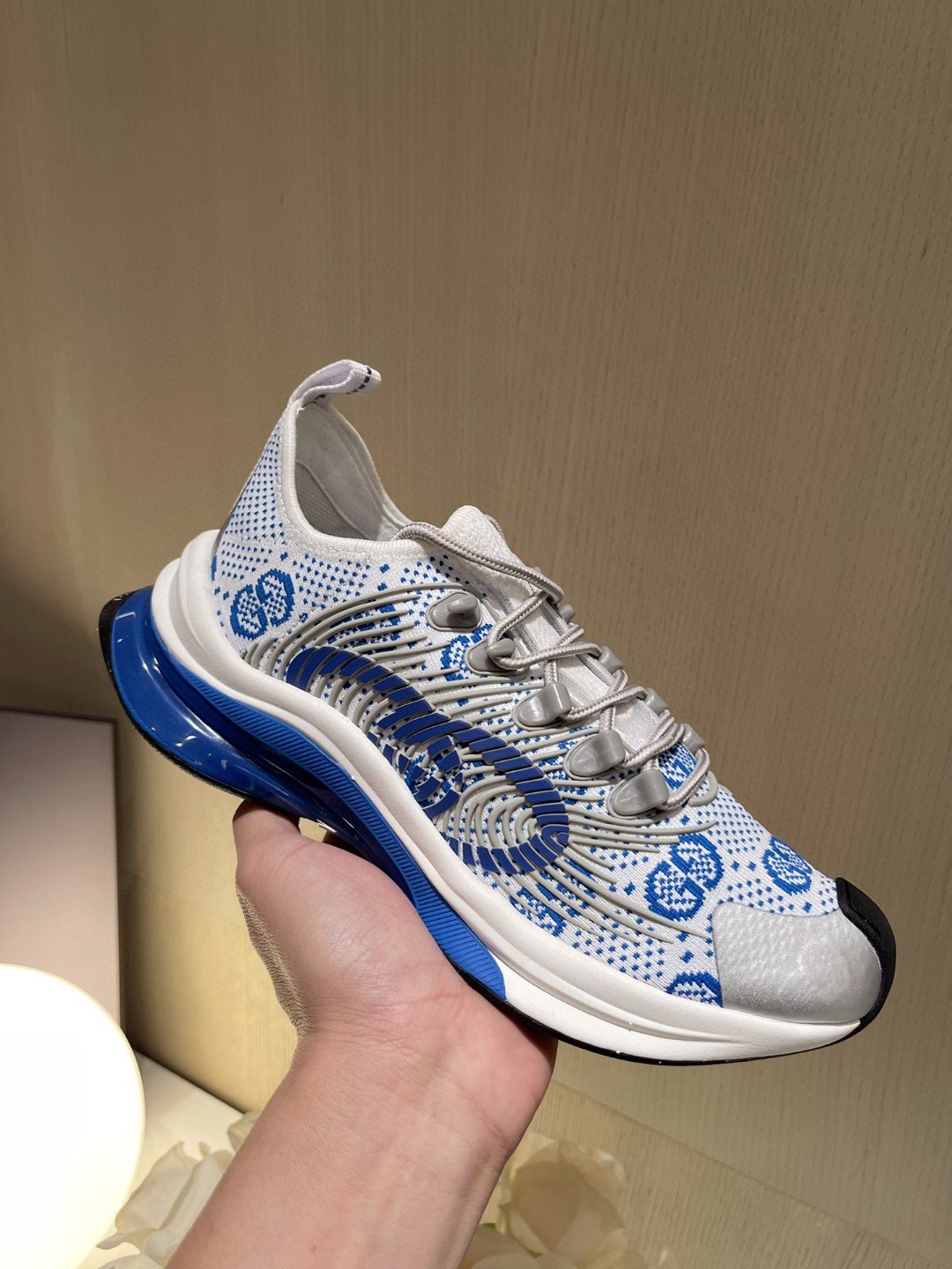 Gucci Run Women’s Sneaker White Blue For Women 680900 USN10 8485
