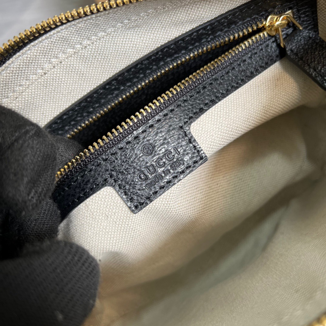 Gucci Shoulder Bag With Interlocking G Black And White GG Supreme Canvas For Women  9.6in/24.5cm GG