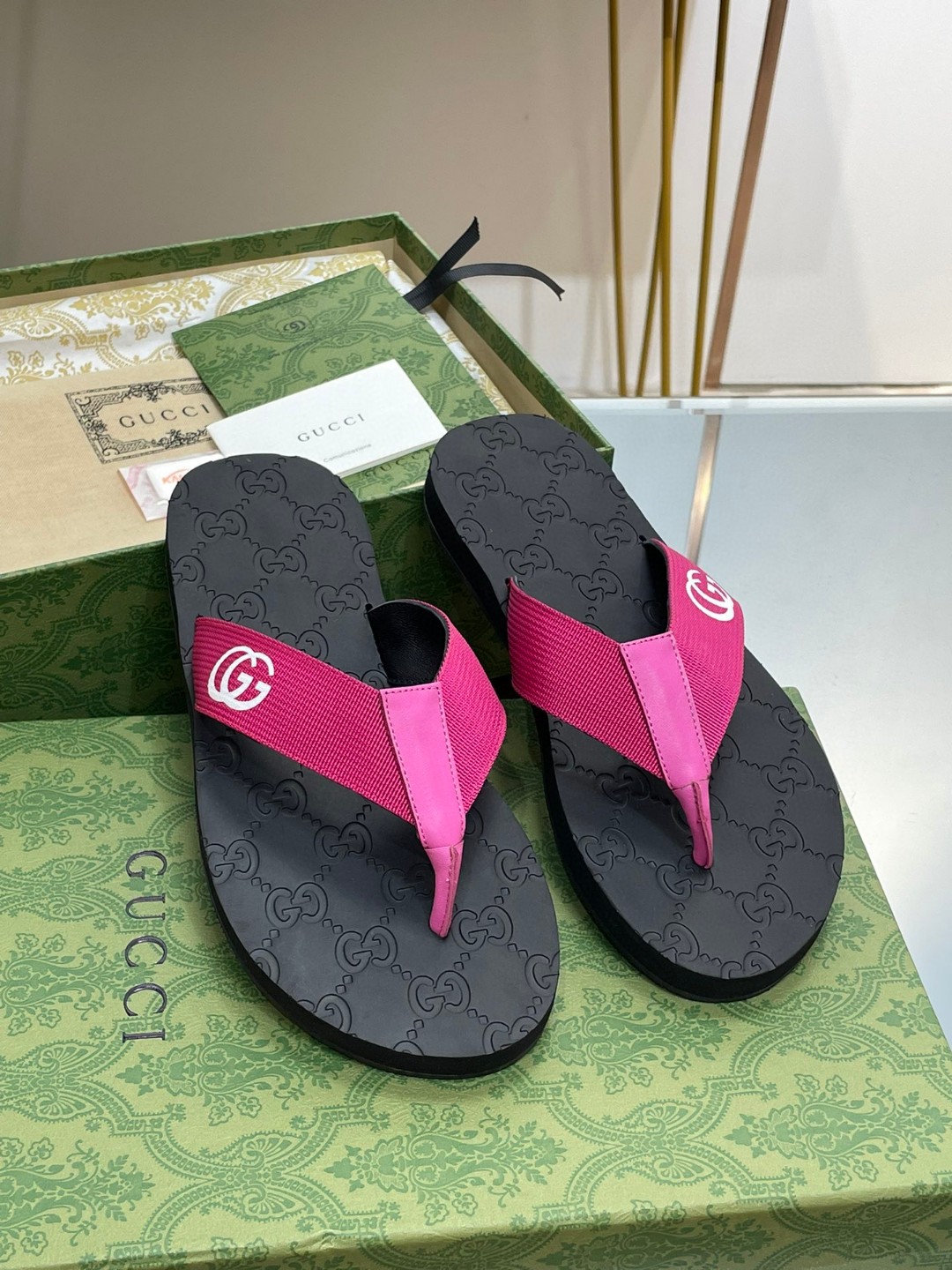 Gucci Thong Sandal Pink For Men