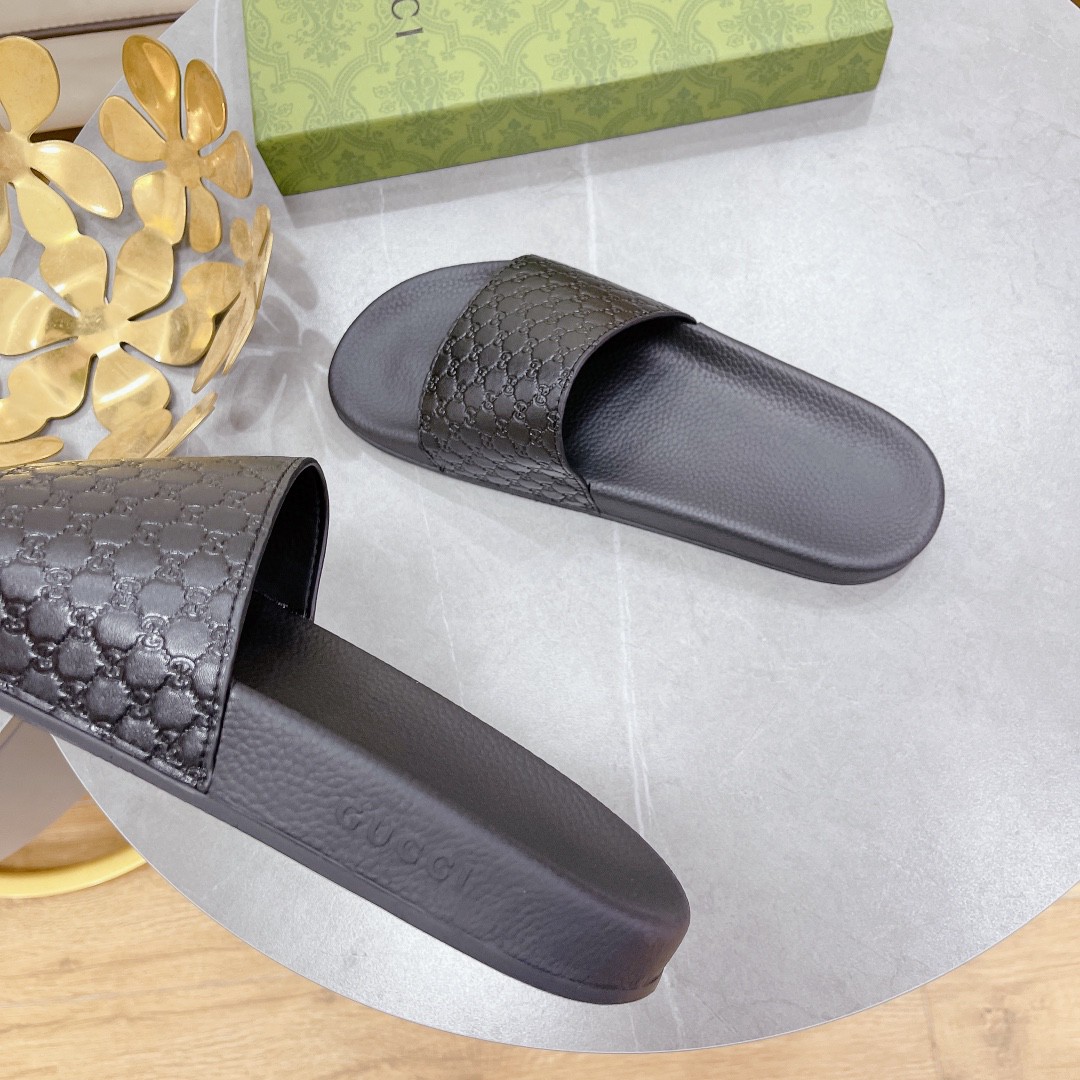 Gucci Women’s Embossed GG Slide Sandal Black For Women 407345
