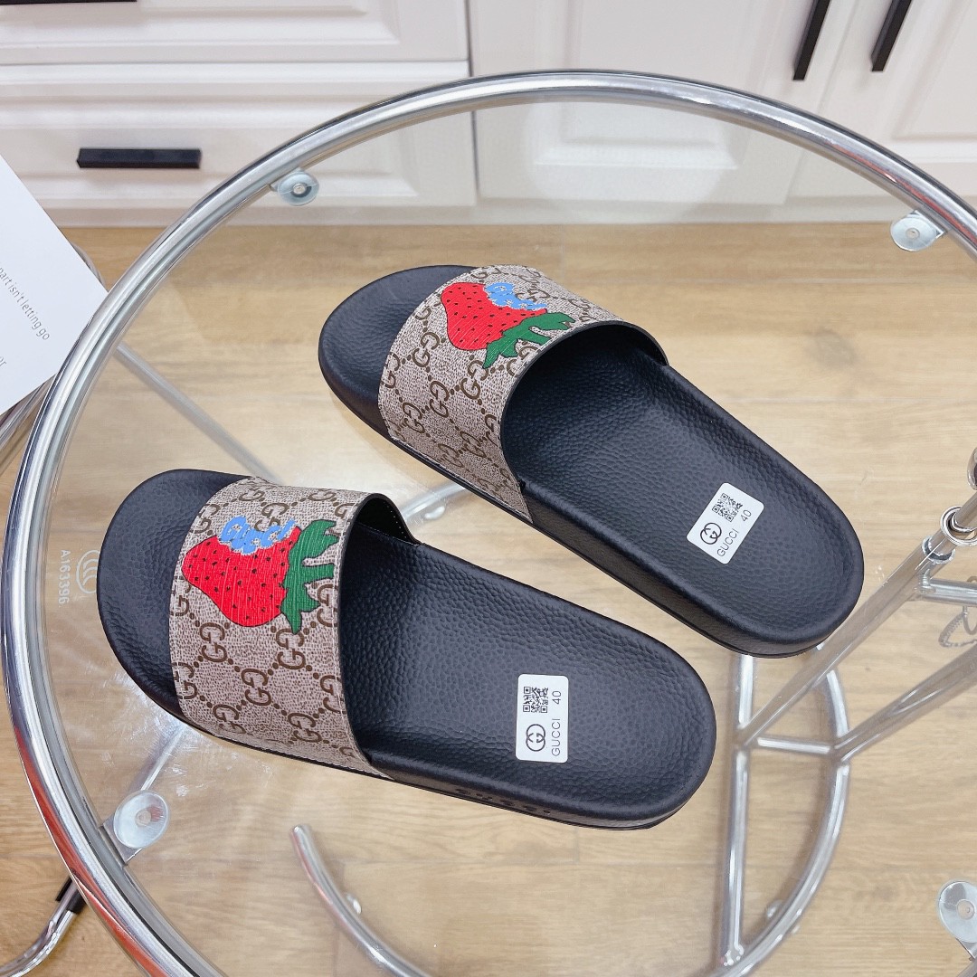 Gucci Women’s GG Supreme Slides With Gucci Strawberry Black And Gray For Women 408508 G2200