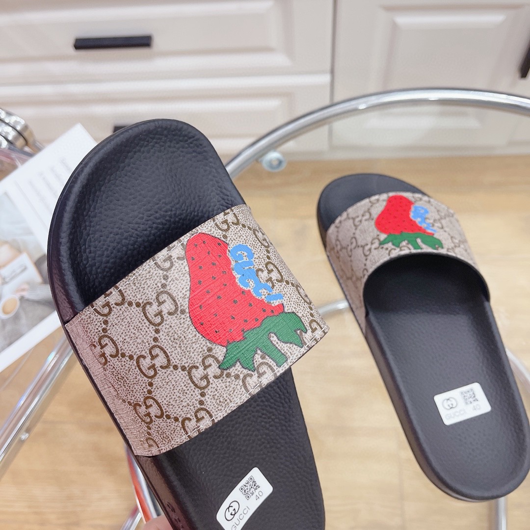 Gucci Women’s GG Supreme Slides With Gucci Strawberry Black And Gray For Women 408508 G2200