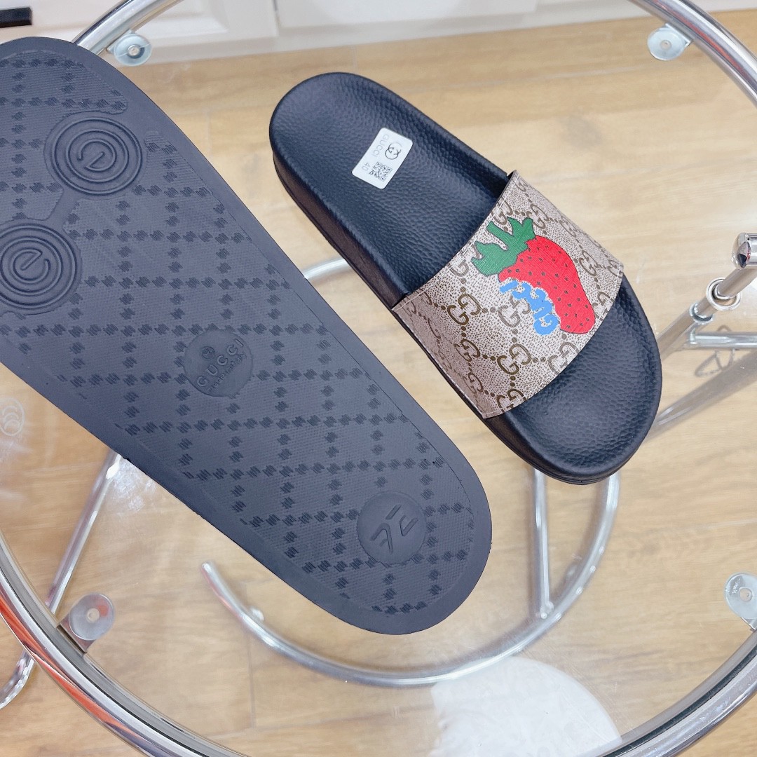 Gucci Women’s GG Supreme Slides With Gucci Strawberry Black And Gray For Women 408508 G2200