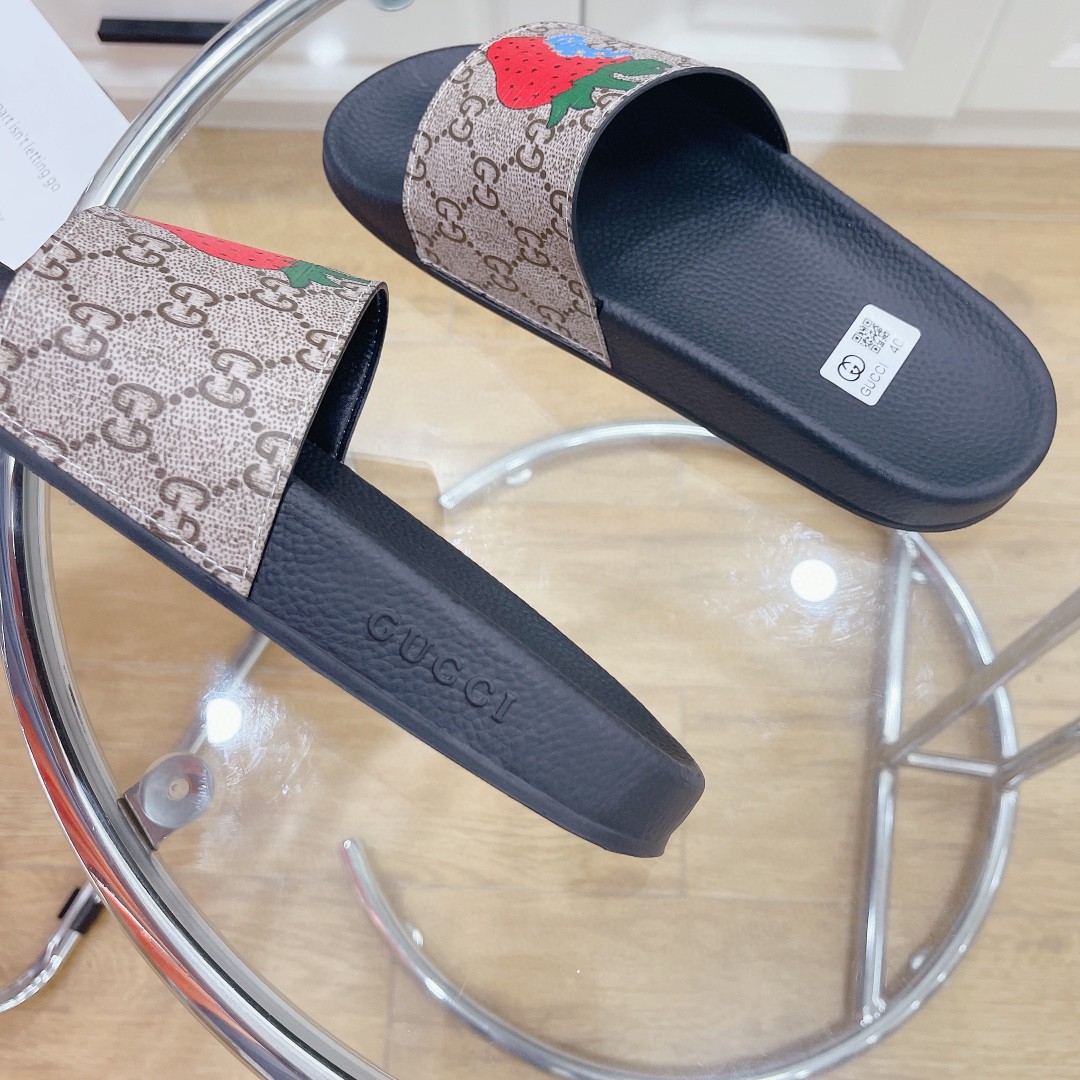 Gucci Women’s GG Supreme Slides With Gucci Strawberry Black And Gray For Women 408508 G2200