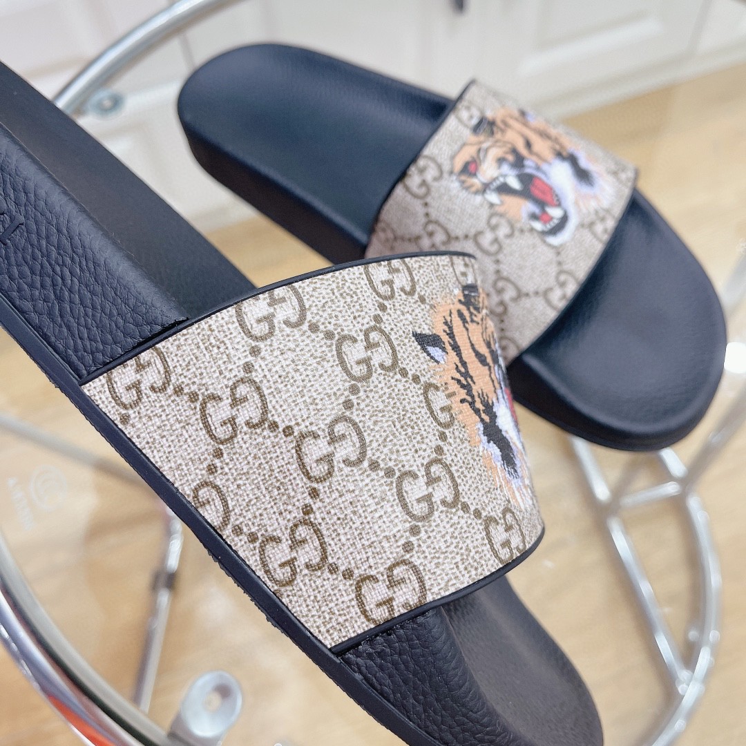 Gucci Women’s Gucci Supreme Slides With Tiger Black And Gray For Women 408508