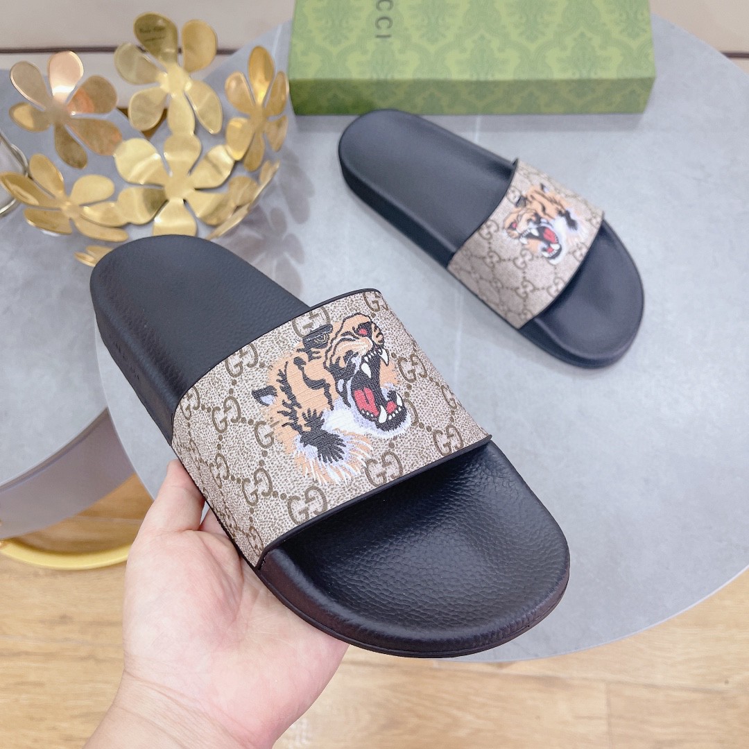 Gucci Women’s Gucci Supreme Slides With Tiger Black And Gray For Women 408508