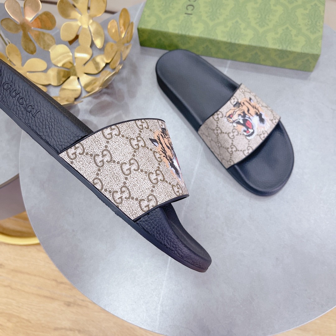 Gucci Women’s Gucci Supreme Slides With Tiger Black And Gray For Women 408508