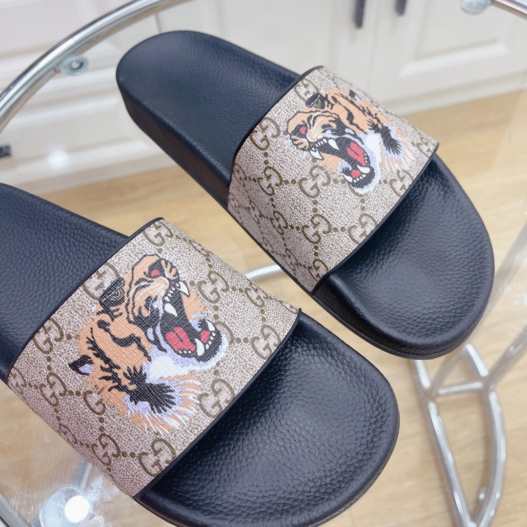 Gucci Women’s Gucci Supreme Slides With Tiger Black And Gray For Women 408508