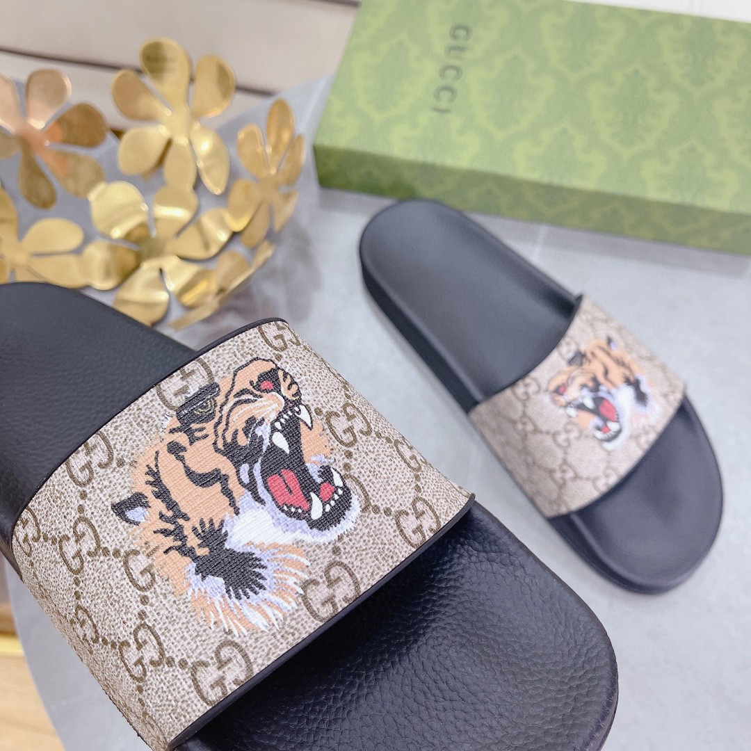 Gucci Women’s Gucci Supreme Slides With Tiger Black And Gray For Women 408508