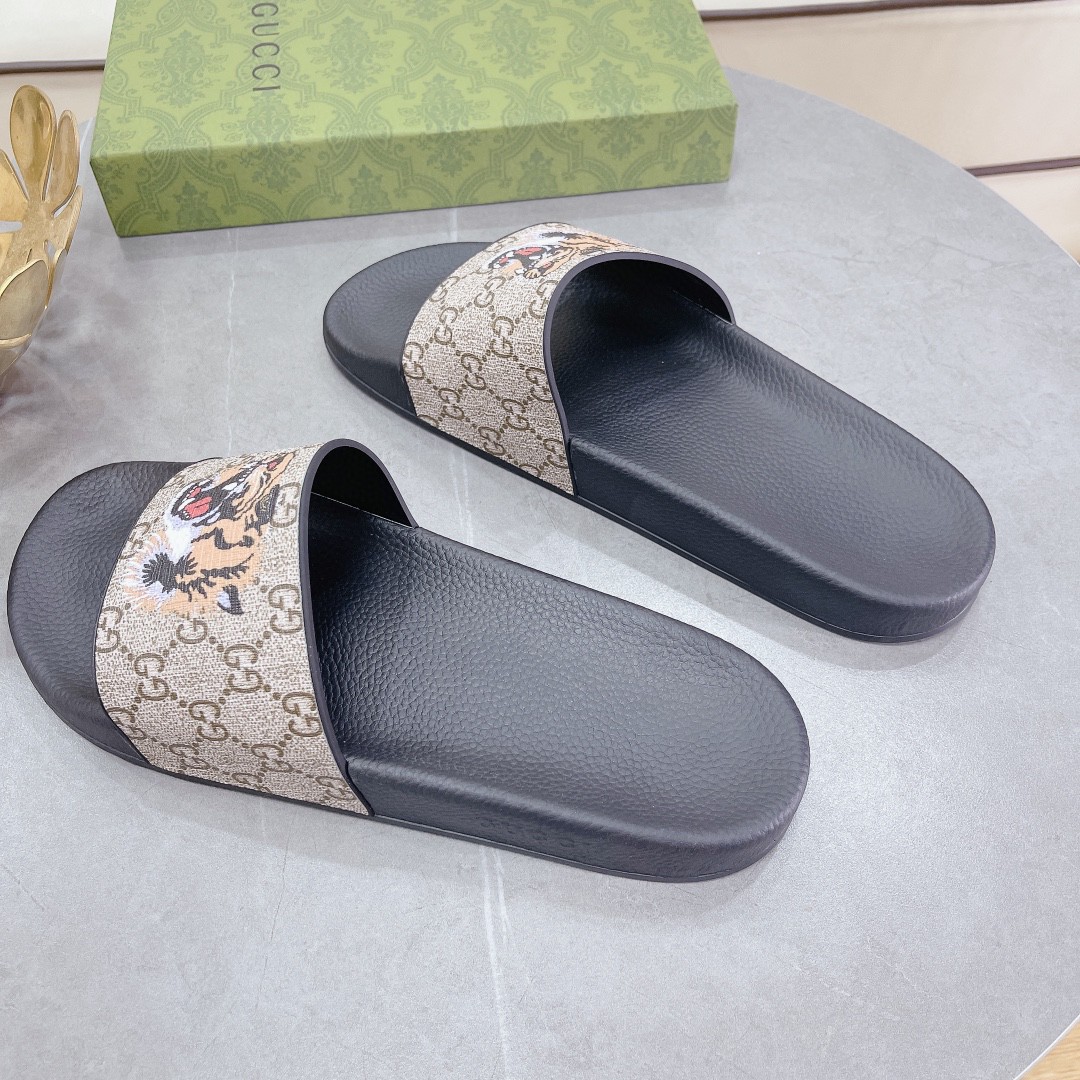 Gucci Women’s Gucci Supreme Slides With Tiger Black And Gray For Women 408508