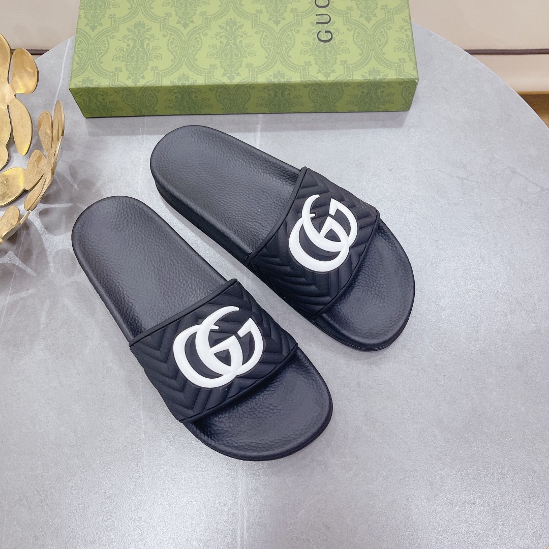 Gucci Women’s Quilted GG Rubber Slide Black And White For Women 601041
