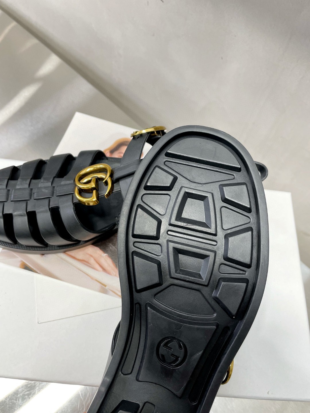 Gucci Women’s Rubber Buckle Strap Sandal Black For Women 463463 J8700 1000