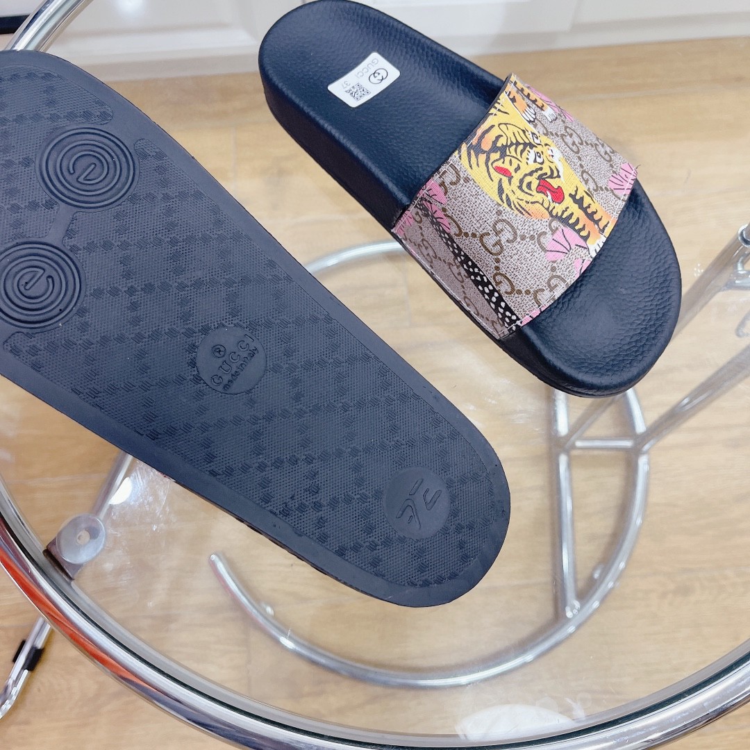 Gucci Women’s Tiger Print Slide Sandal Multicolor For Women 408508