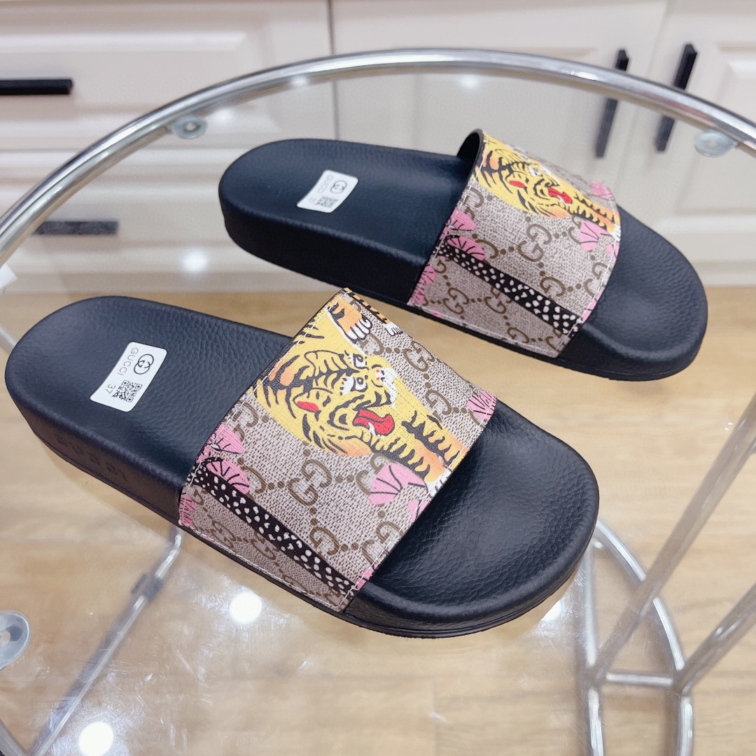 Gucci Women’s Tiger Print Slide Sandal Multicolor For Women 408508
