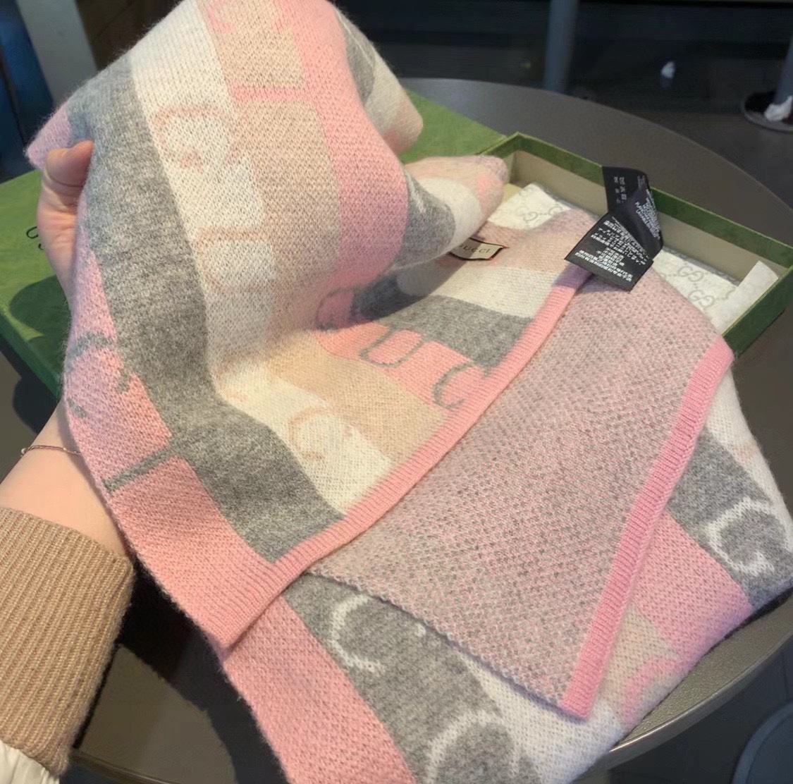Gucci Wool Multicolor Line in Grey and Pink Scarf 150cm/71in