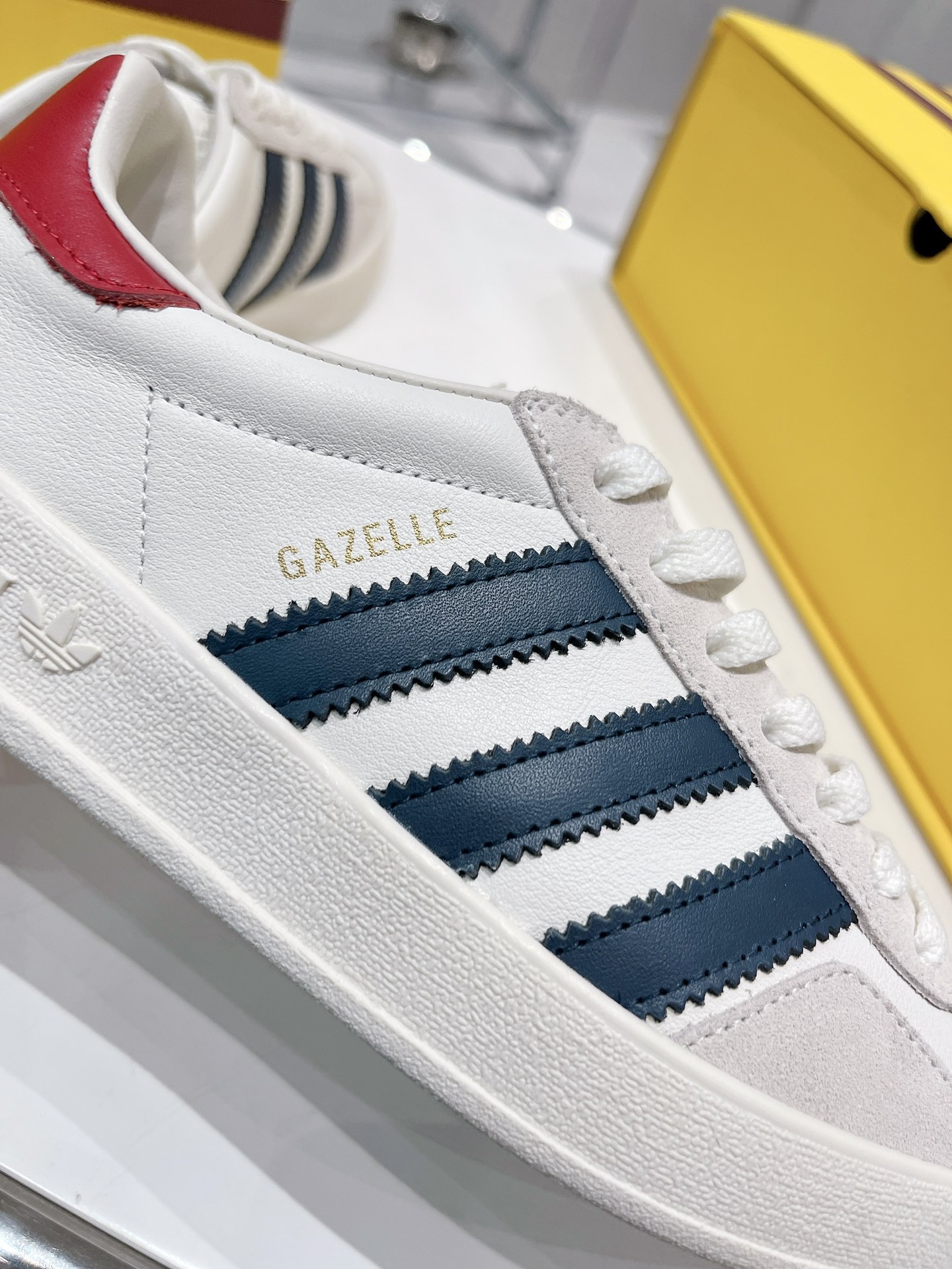 Gucci x Adidas women’s Gazelle Sneaker White For Women GG 707861 UTT10 9060