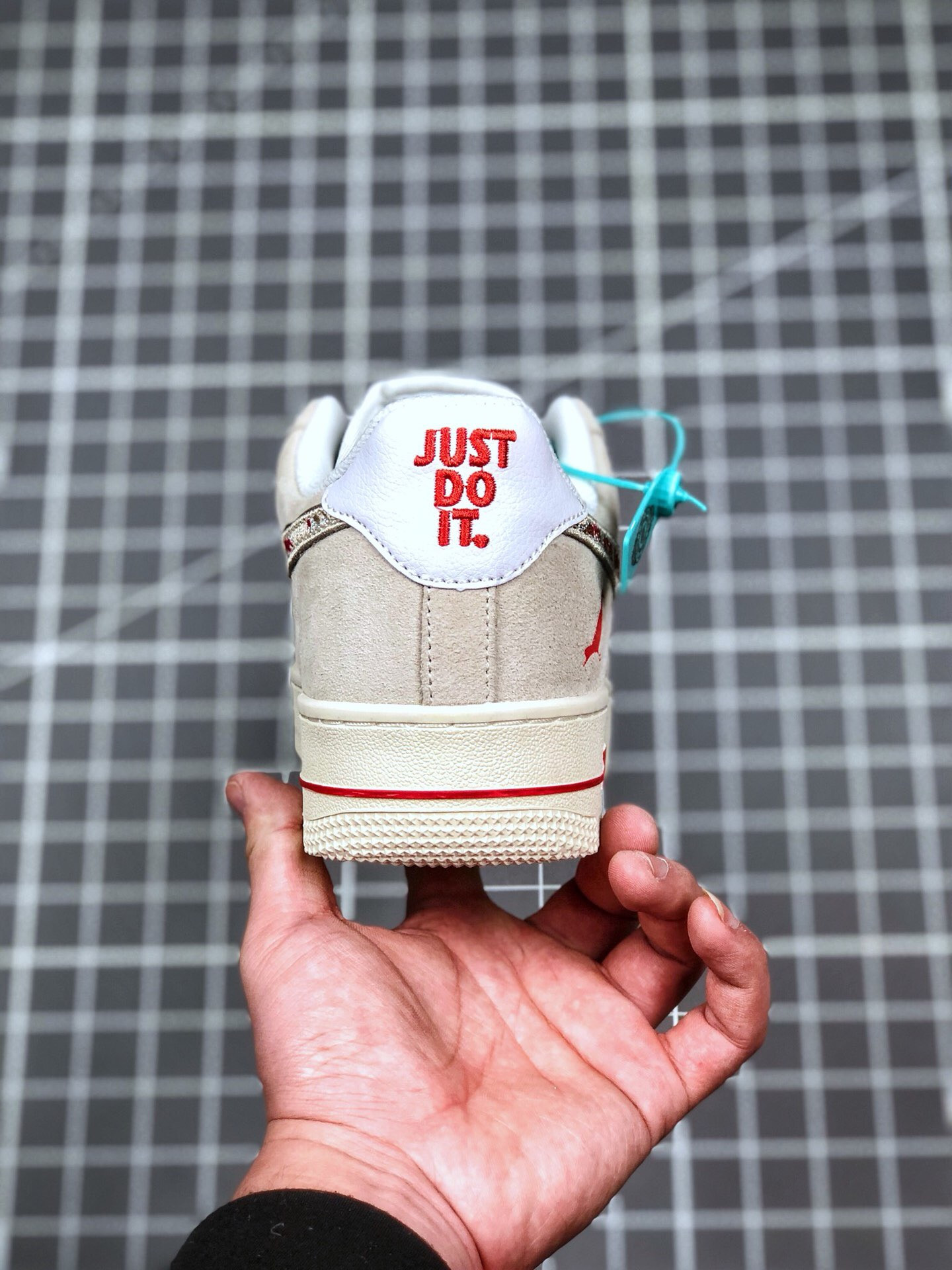 Jeff Staple x SBTG Nike Air Force 1 Low “Pigeon Fury” On Sale